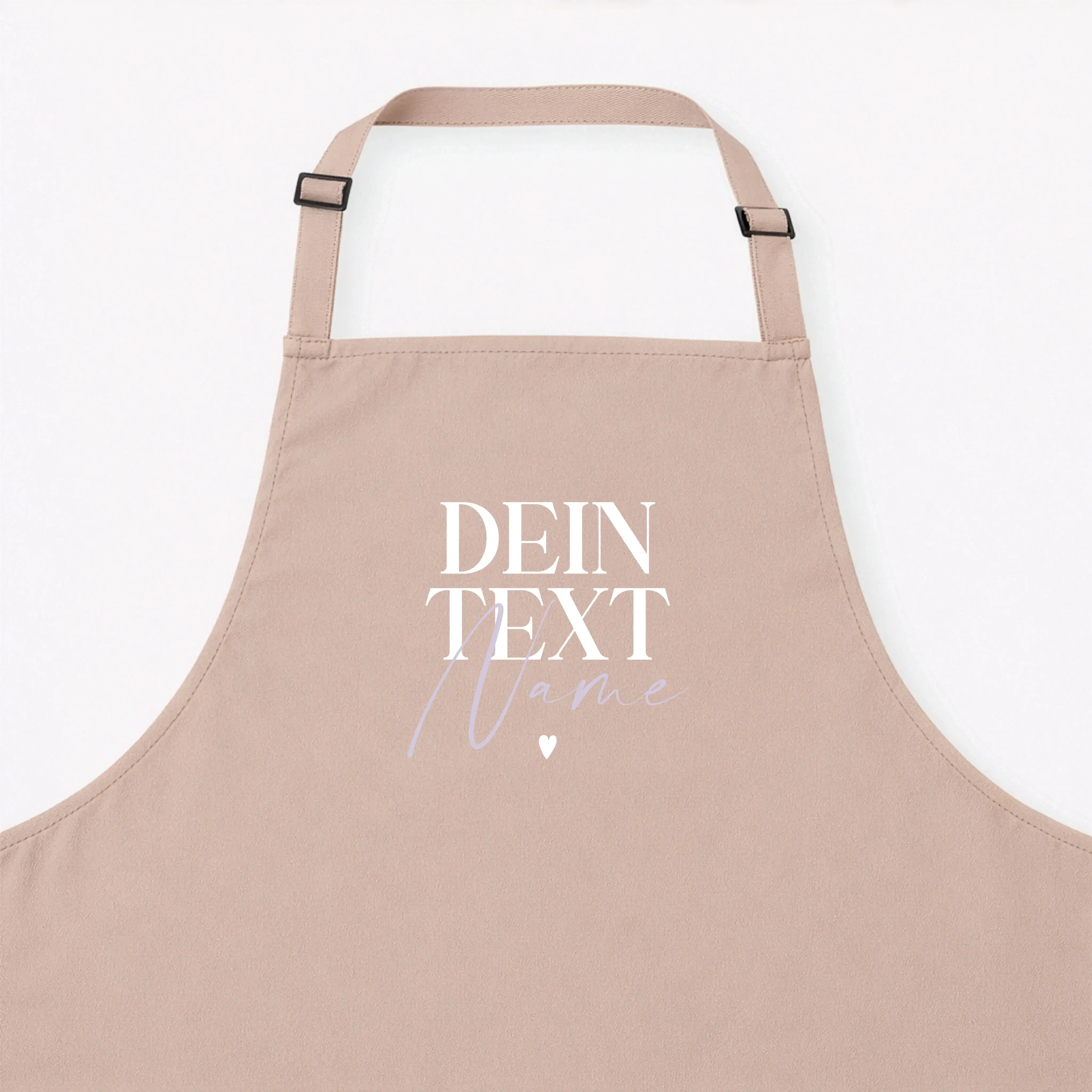 Kochschürze Dein Text-famprints-Kochschürze-Die Kochschürze Dein Text von famprints macht aus dem Kochen etwas Persönliches. Du gestaltest deine Schürze genau so, wie sie zu dir oder zur beschenkten Person passt. Ob Name, kurzer Spruch oder eine liebevoll