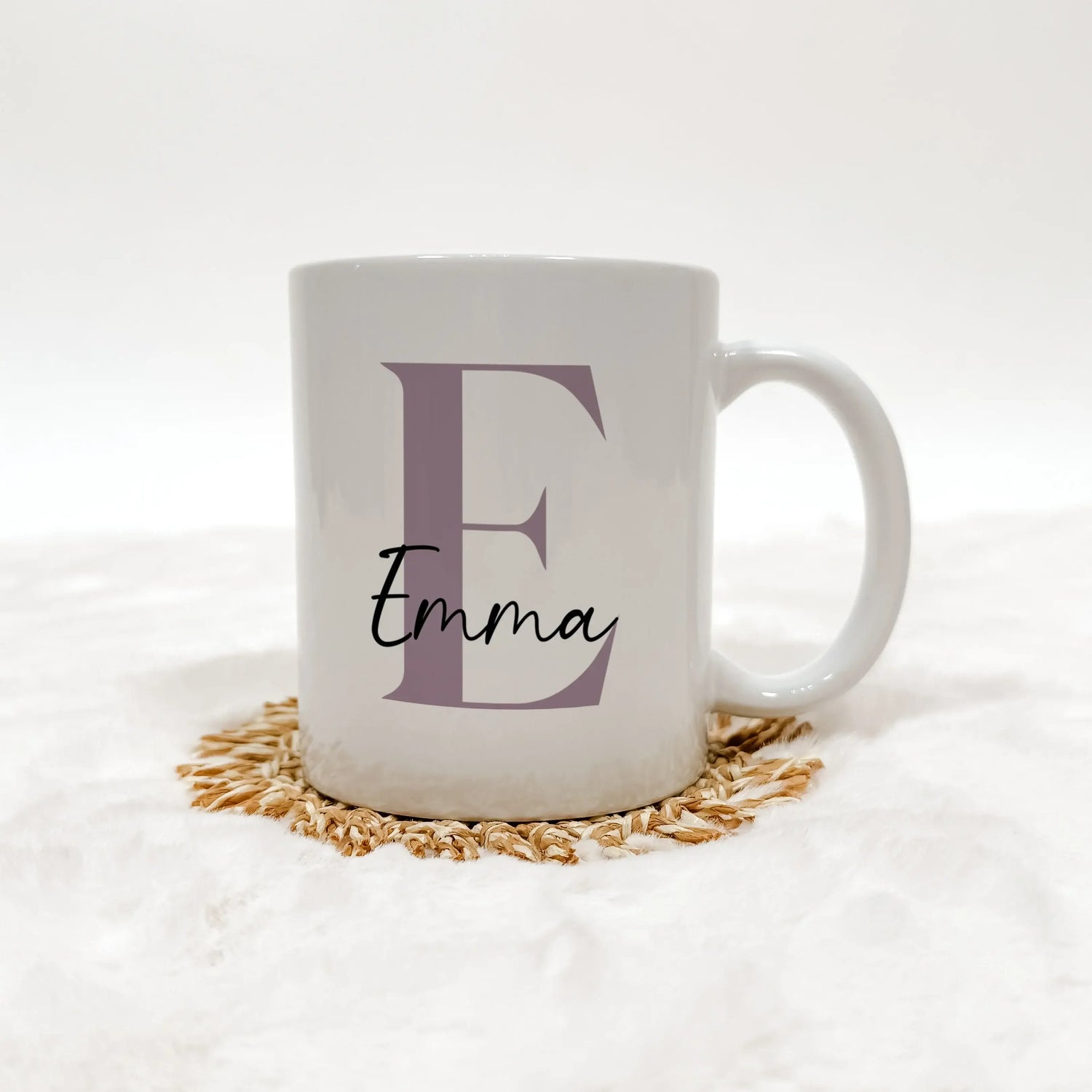 Tasse mit Namen + Initial - Keramik Tasse - famprints - Entdecke unsere Tasse mit Namen + Initial – das perfekte personalisierte Geschenk für dich oder deine Liebsten! Diese hochwertige Tasse bietet dir die Möglichkeit, sie mit deinem Wunsch-Initial und N