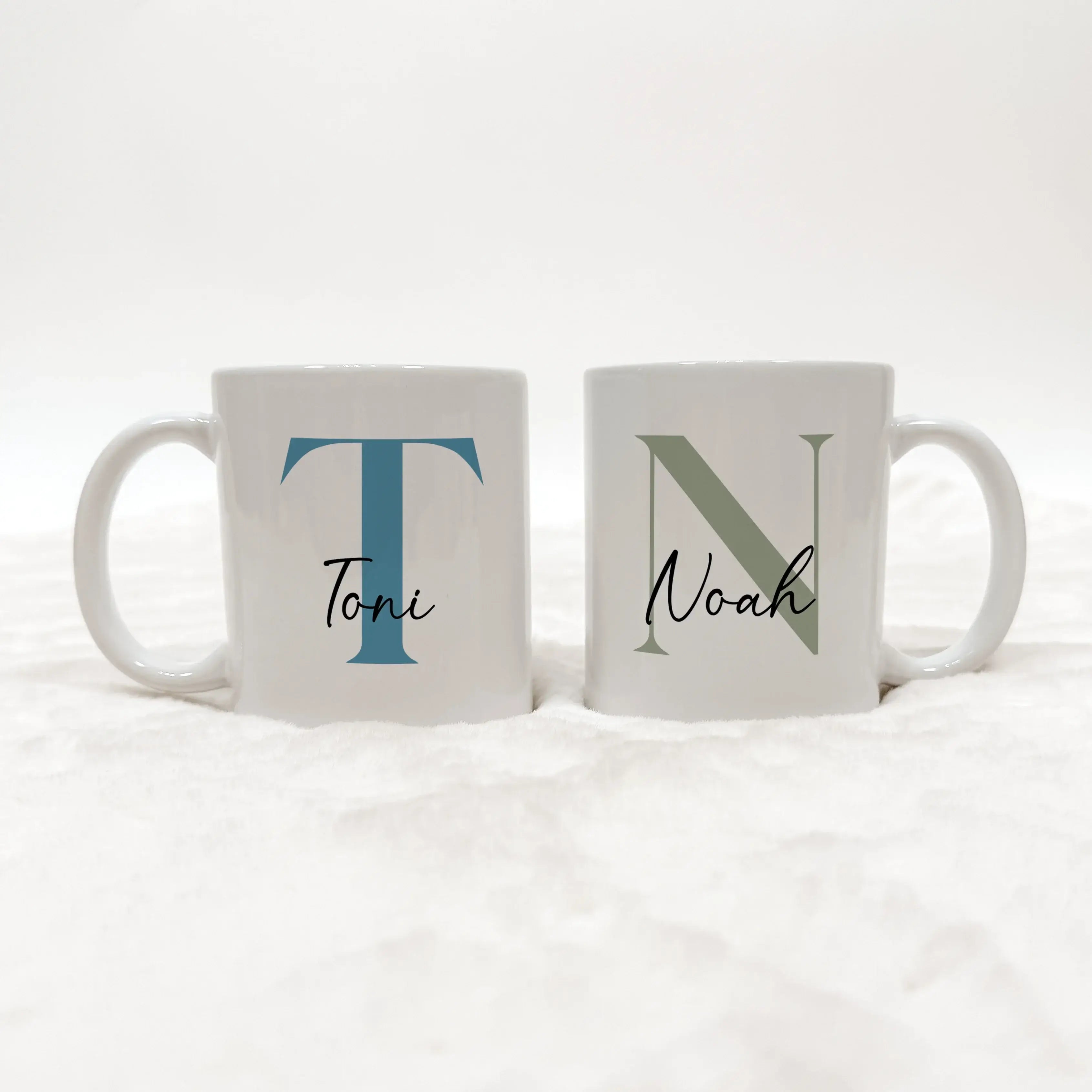 Tasse mit Namen + Initial - Keramik Tasse - famprints - Entdecke unsere Tasse mit Namen + Initial – das perfekte personalisierte Geschenk für dich oder deine Liebsten! Diese hochwertige Tasse bietet dir die Möglichkeit, sie mit deinem Wunsch-Initial und N