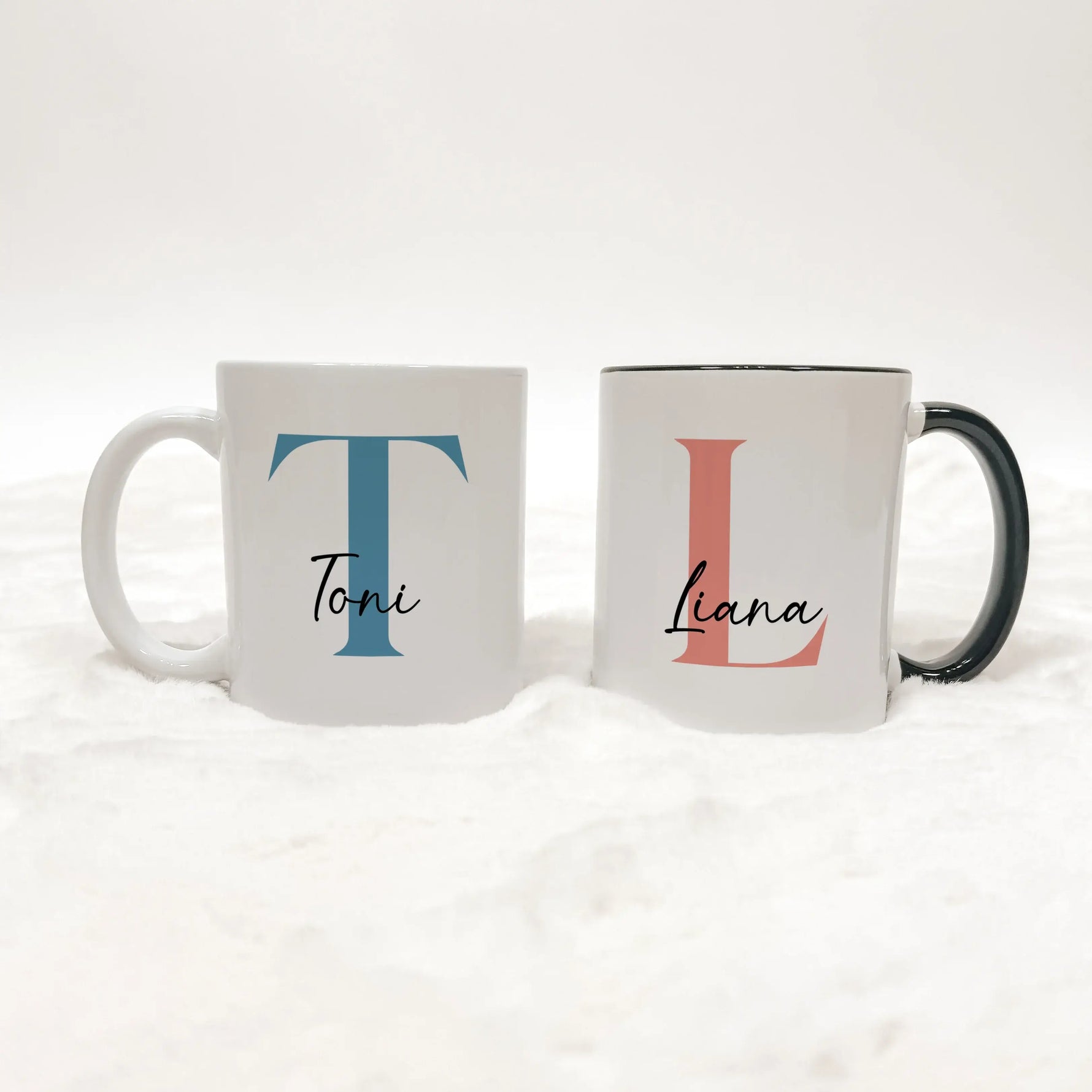 Tasse mit Namen + Initial - Keramik Tasse - famprints - Entdecke unsere Tasse mit Namen + Initial – das perfekte personalisierte Geschenk für dich oder deine Liebsten! Diese hochwertige Tasse bietet dir die Möglichkeit, sie mit deinem Wunsch-Initial und N