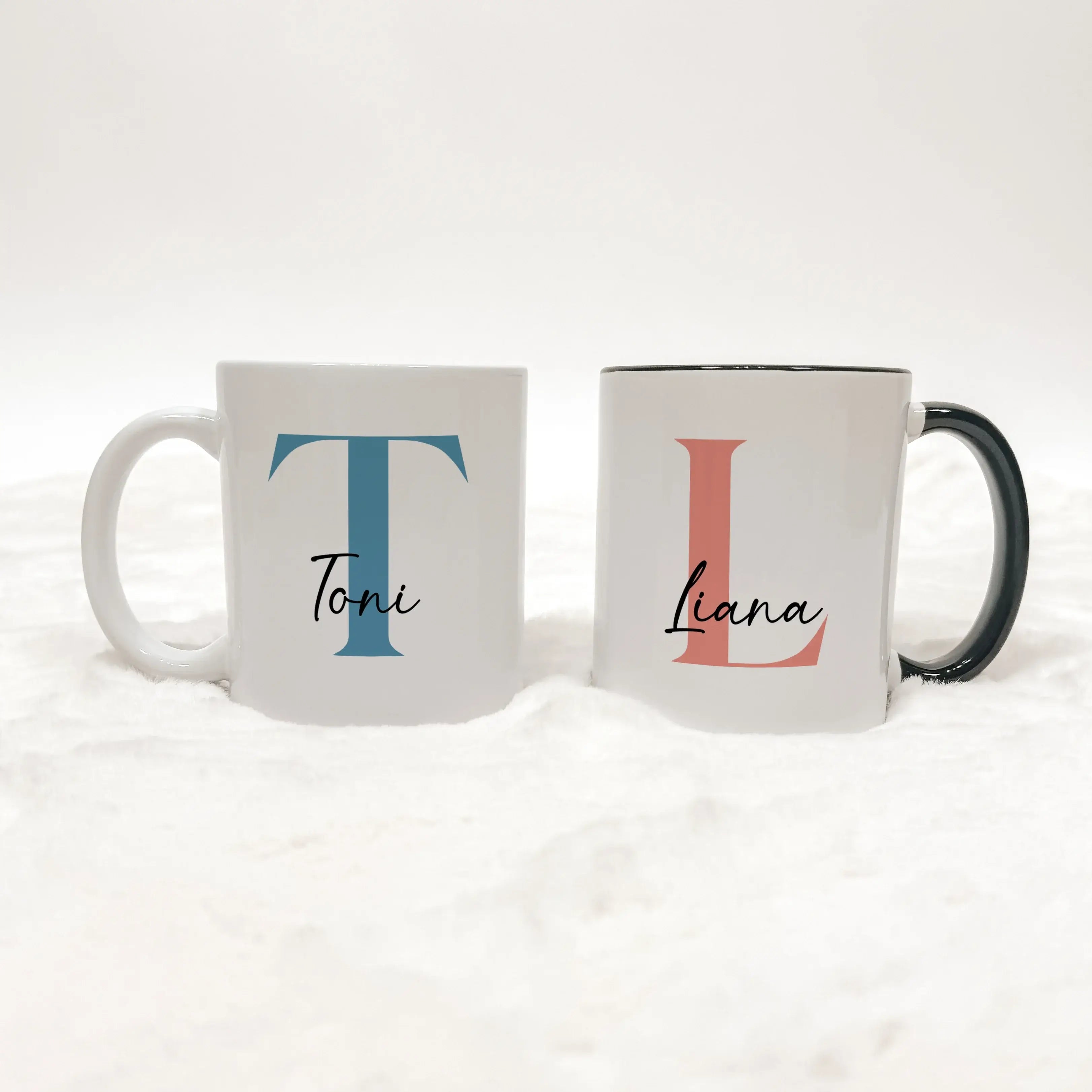 Tasse mit Namen + Initial - Keramik Tasse - famprints - Entdecke unsere Tasse mit Namen + Initial – das perfekte personalisierte Geschenk für dich oder deine Liebsten! Diese hochwertige Tasse bietet dir die Möglichkeit, sie mit deinem Wunsch-Initial und N