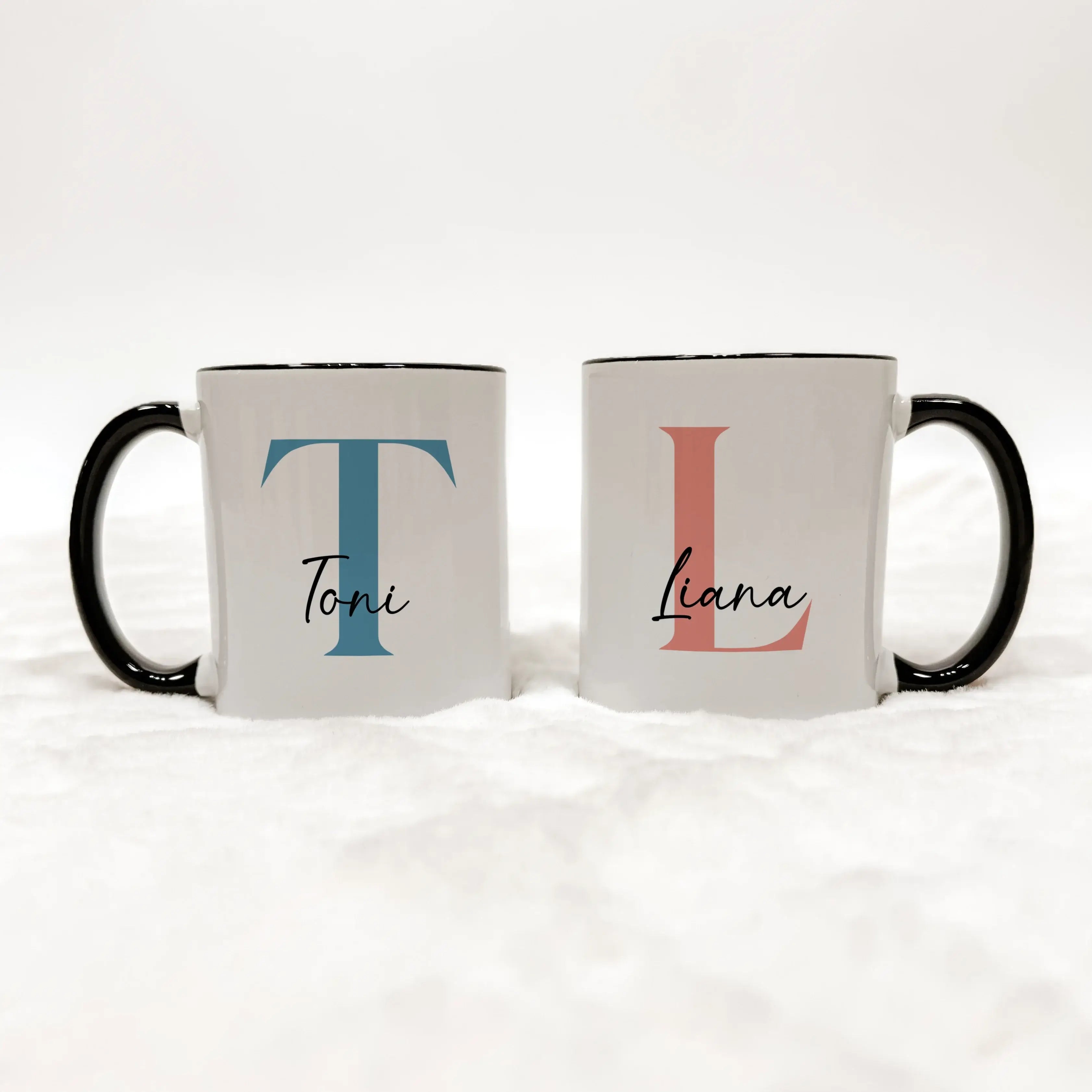 Tasse mit Namen + Initial - Keramik Tasse - famprints - Entdecke unsere Tasse mit Namen + Initial – das perfekte personalisierte Geschenk für dich oder deine Liebsten! Diese hochwertige Tasse bietet dir die Möglichkeit, sie mit deinem Wunsch-Initial und N