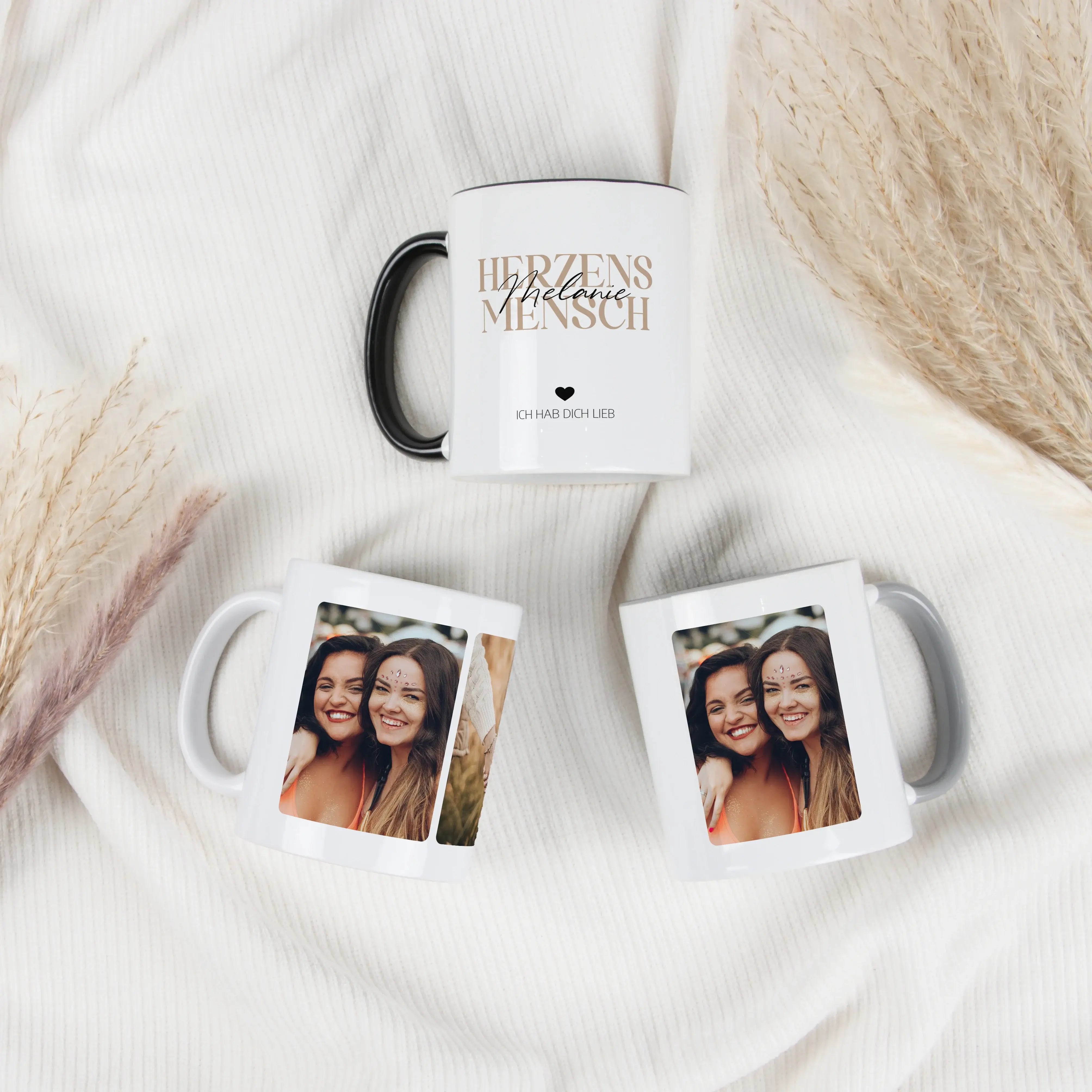 Tasse Herzensmensch-Keramik Tasse-famprints-Die Tasse Herzensmensch von famprints ist mehr als ein Alltagsgegenstand – sie wird zu einem persönlichen Geschenk mit Bedeutung. Durch die individuelle Gestaltung mit Namen und Wunschtext entsteht ein echtes Un