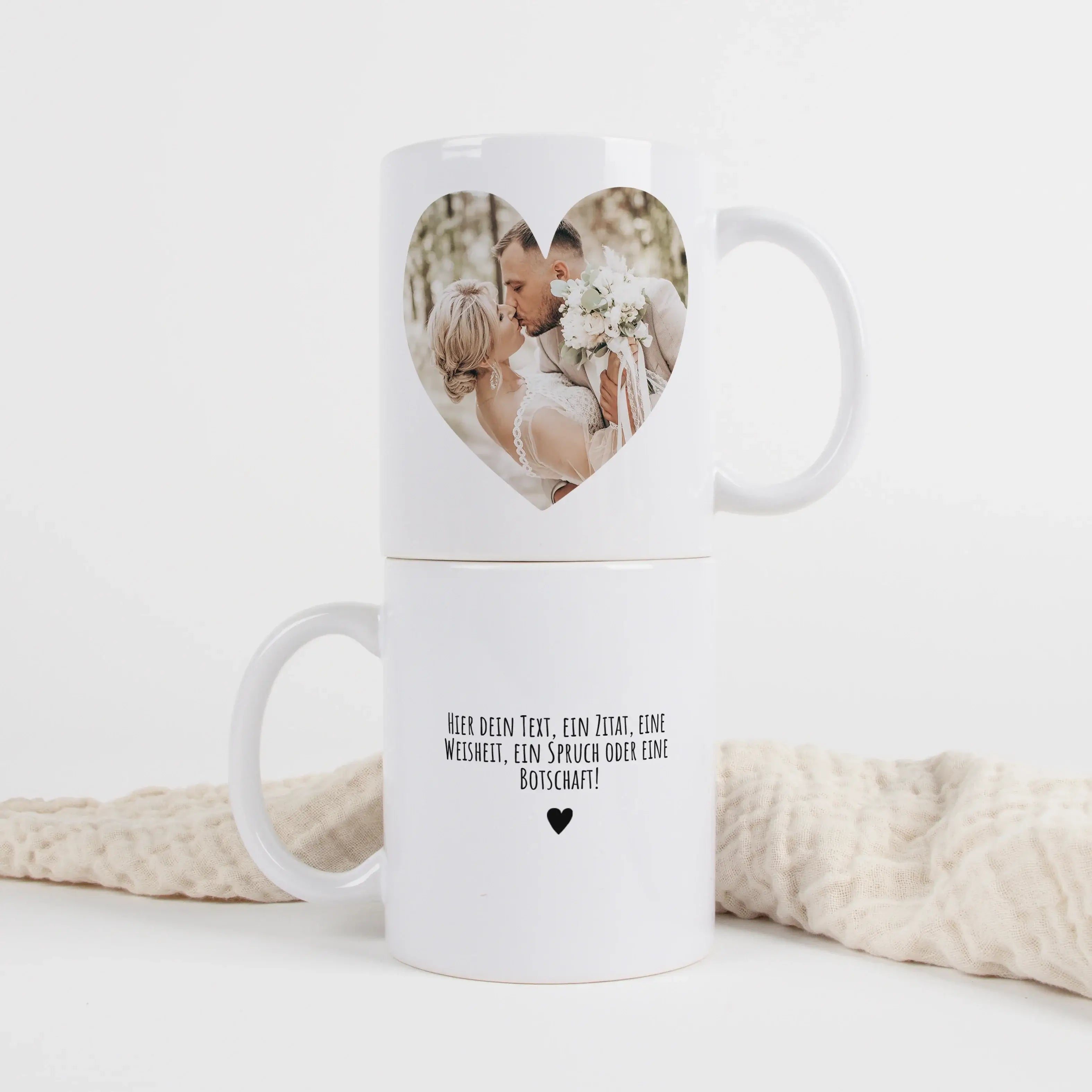 Fototasse Herz-Keramik Tasse-famprints-Die Fototasse Herz von famprints macht aus einer einfachen Tasse ein persönliches Erinnerungsstück. Dein Lieblingsfoto wird in eine Herzform integriert und direkt auf die weiße Keramiktasse gedruckt. So entsteht eine