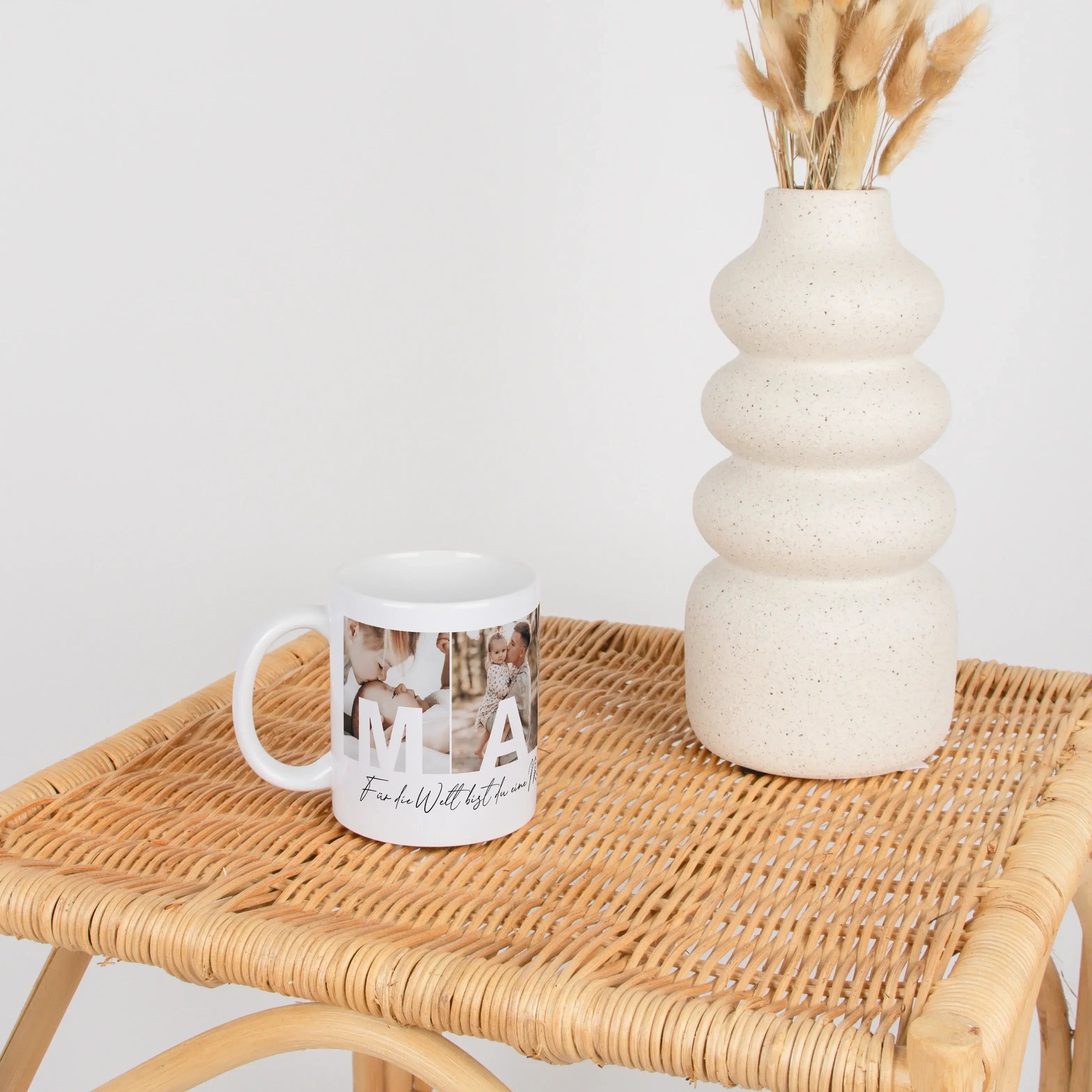 Fototasse Mama + Text-Keramik Tasse-famprints-Die Fototasse Mama + Text ist eine persönliche Geschenkidee für einen besonderen Menschen. Auf dieser individuell gestaltbaren Kaffeetasse werden vier deiner Lieblingsfotos platziert. In jedem Bild steht ein B