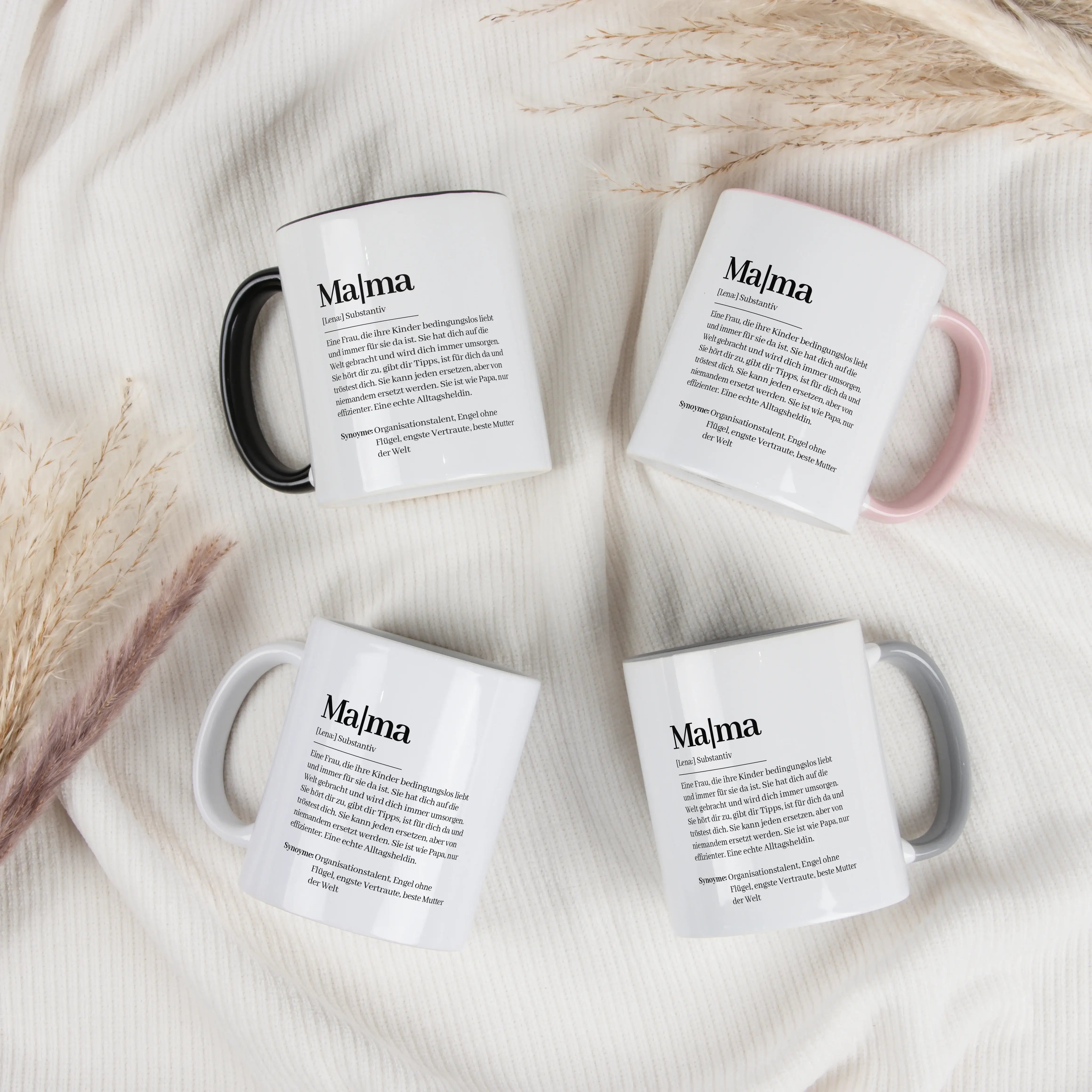 Tasse Definition Mama-Keramik Tasse-famprints-Die Tasse Definition Mama von famprints ist eine persönliche Geschenkidee für deine Mama. Das Design im Duden Stil verbindet eine liebevolle Mama Definition mit einem schlichten, zeitlosen Look und macht aus e