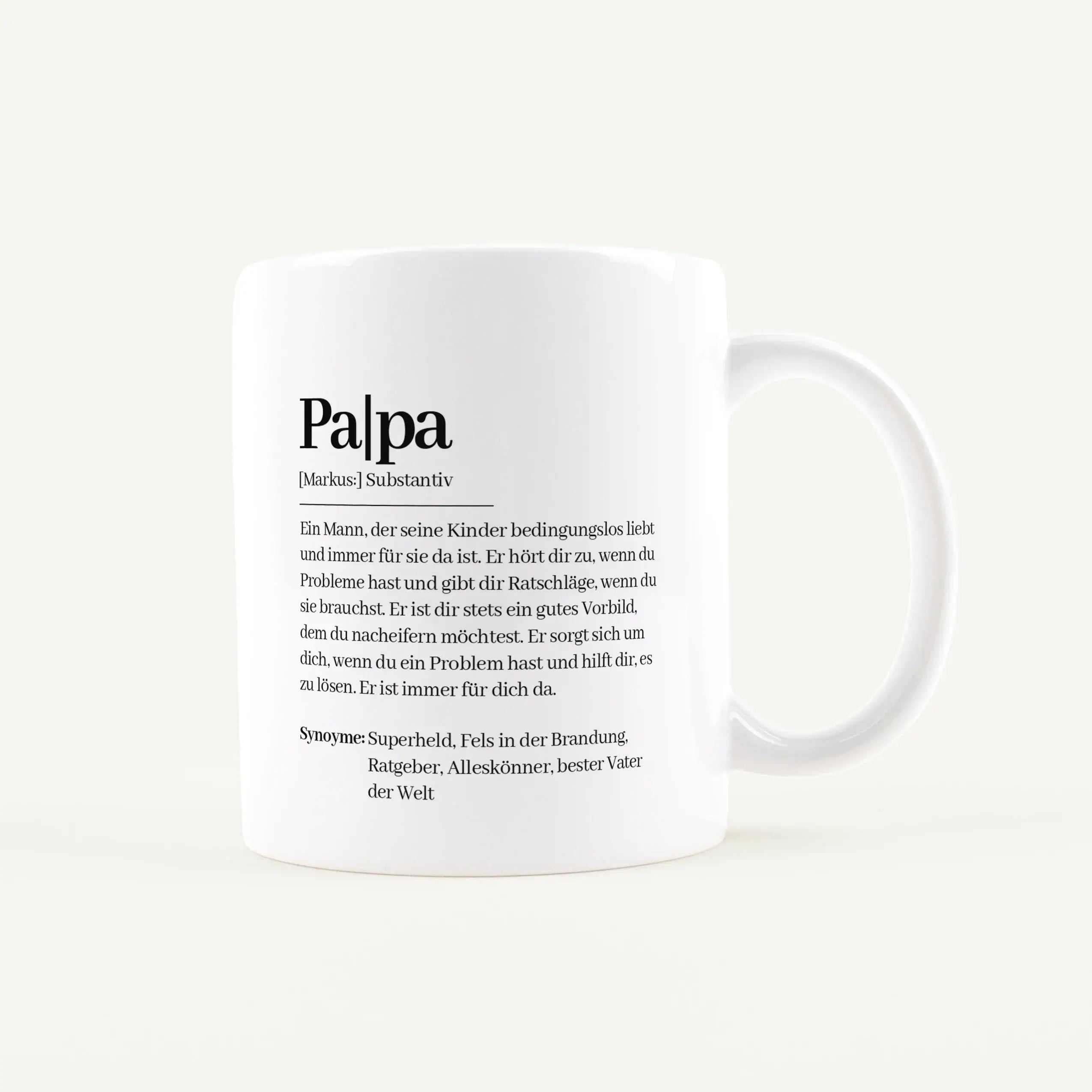 Tasse Definition Papa-Keramik Tasse-famprints-Die Tasse Definition Papa ist eine persönliche Geschenkidee für alle, die Papa nicht irgendetwas schenken möchten, sondern etwas mit Bedeutung. Das Motiv im Duden Stil beschreibt einen Vater auf liebevolle, eh