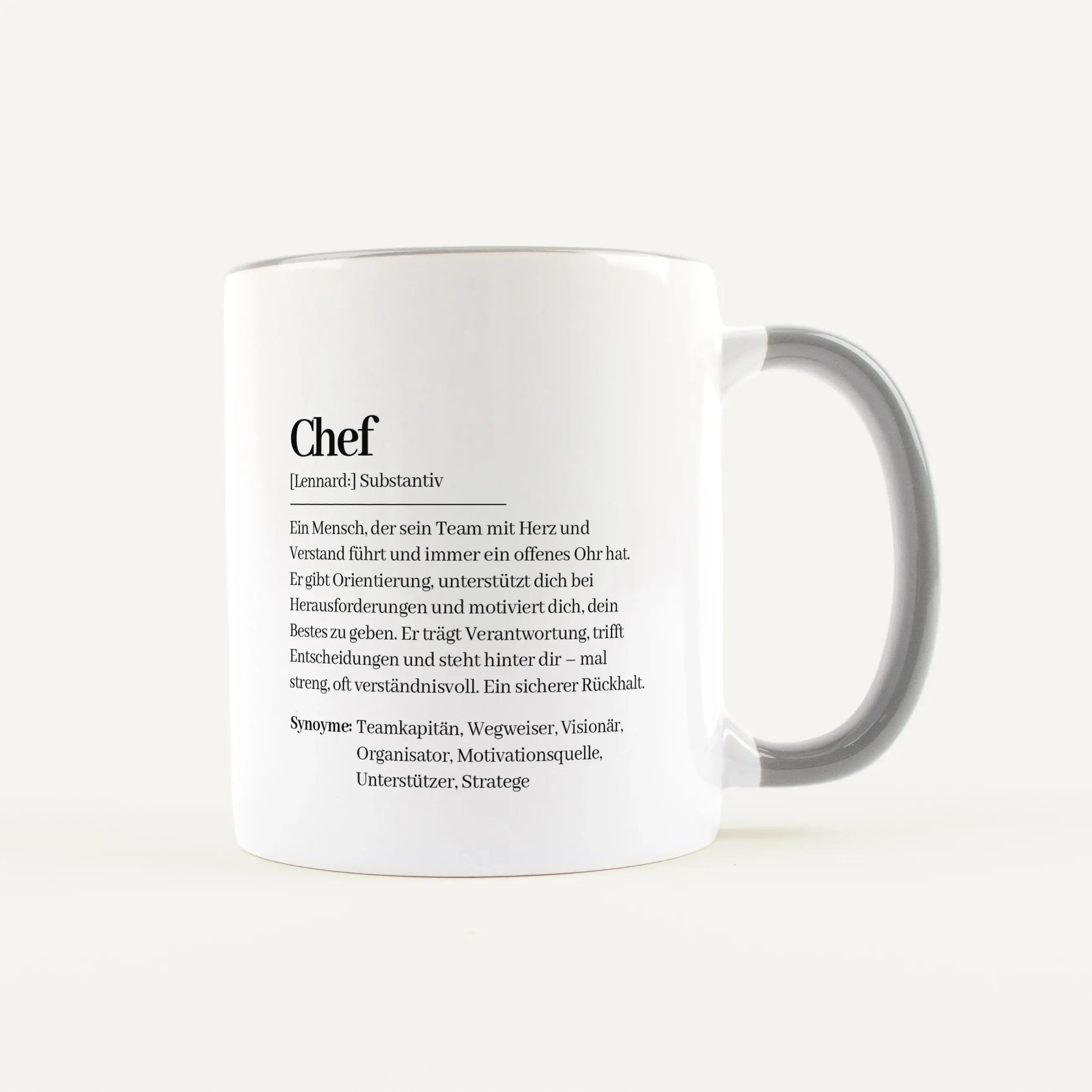 Tasse Definition Chef-Keramik Tasse-famprints-Die Tasse Definition Chef ist eine persönliche Geschenkidee für alle, die ihrem Chef auf besondere Weise Danke sagen möchten. Das Design im liebevollen Duden Stil verbindet eine charmante Definition mit deiner