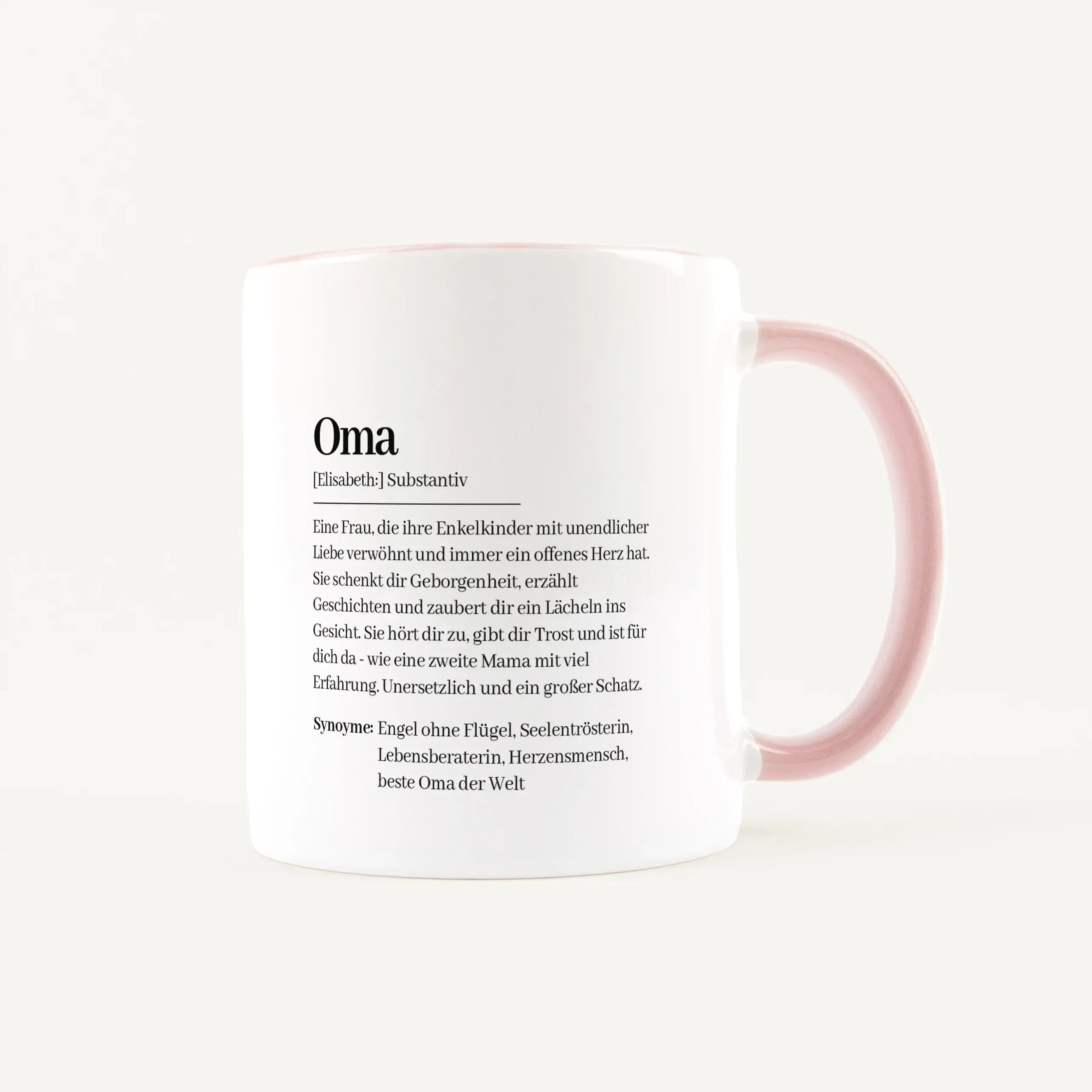 Tasse Definition Oma-Keramik Tasse-famprints-Mit der Tasse Definition Oma gestaltest du ein Geschenk, das persönlich wirkt und im Alltag genutzt wird. Das Design erinnert an einen Wörterbucheintrag und beschreibt deine Oma auf liebevolle Weise im Duden St