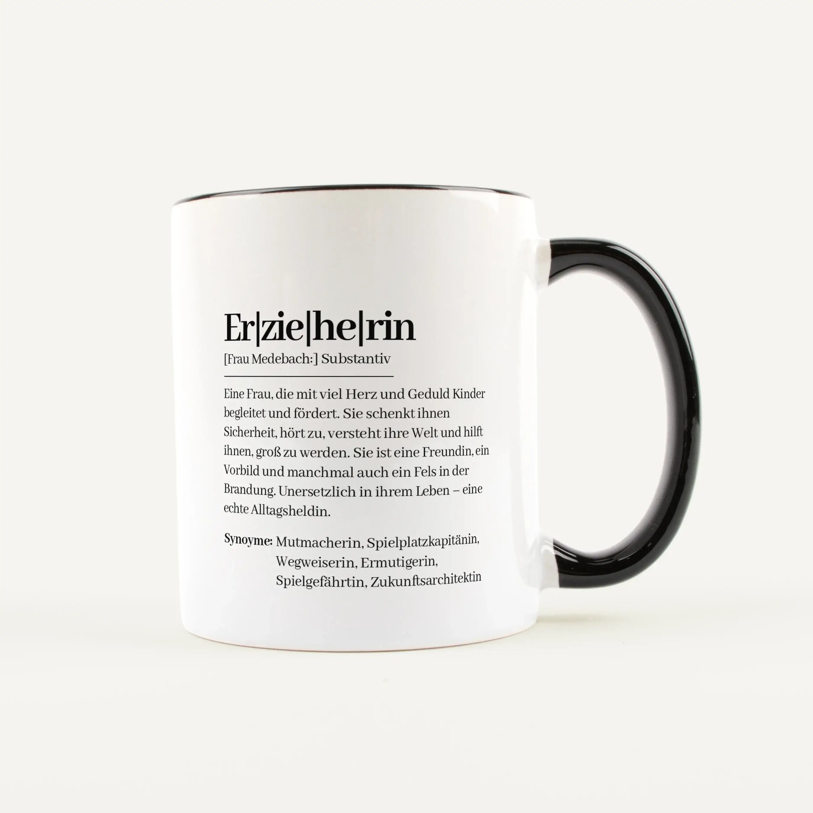 Tasse Definition Erzieherin-Keramik Tasse-famprints-Die Tasse Definition Erzieherin von famprints ist mehr als nur eine schöne Aufmerksamkeit. Sie bringt in liebevollen Worten auf den Punkt, was eine Erzieherin jeden Tag für Kinder bedeutet: begleiten, er