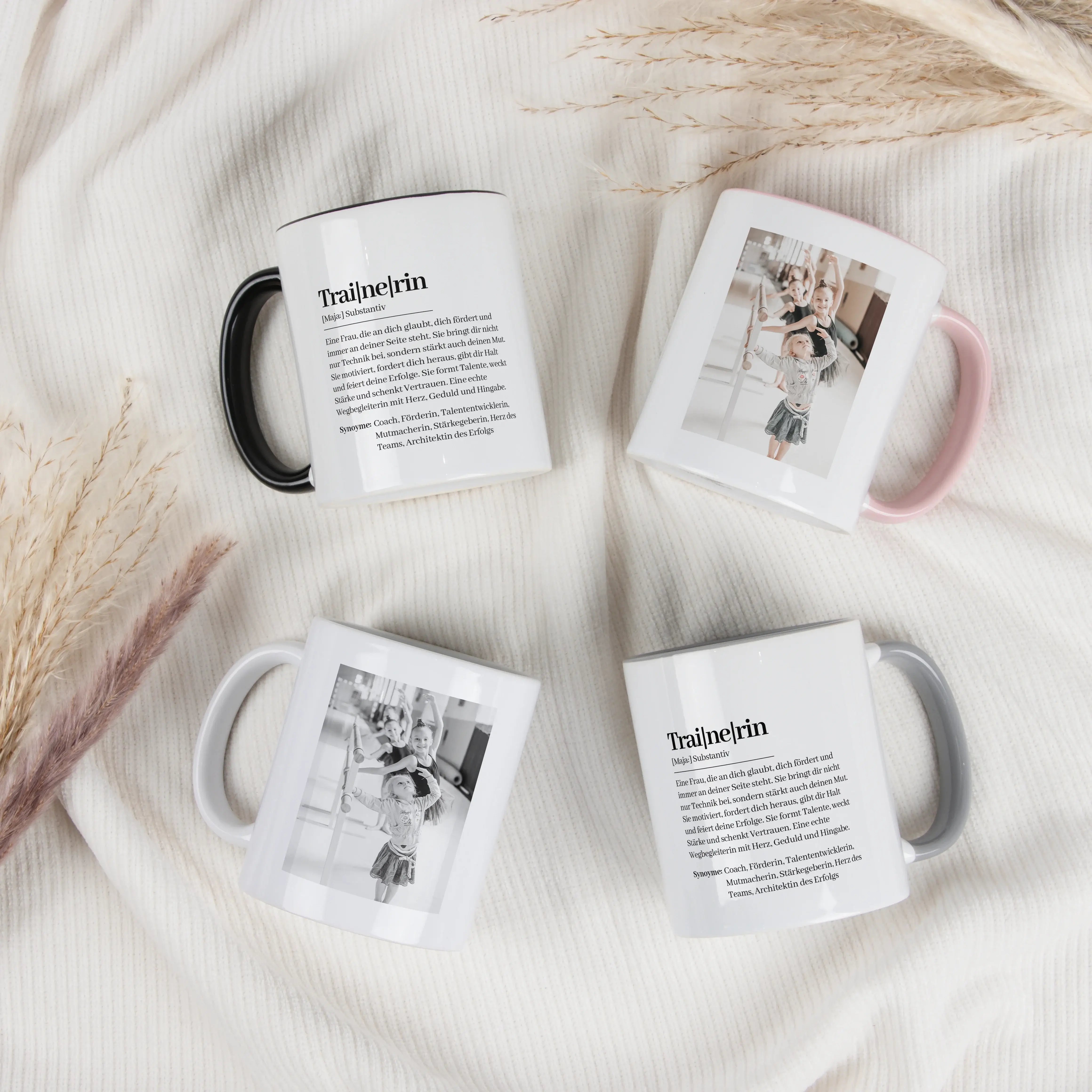 Tasse Definition Trainerin-Keramik Tasse-famprints-Die Tasse Definition Trainerin ist eine liebevolle Geschenkidee für einen Menschen, der fördert, motiviert und immer an andere glaubt. Das Design im Duden Stil macht aus einer einfachen Tasse eine persönl
