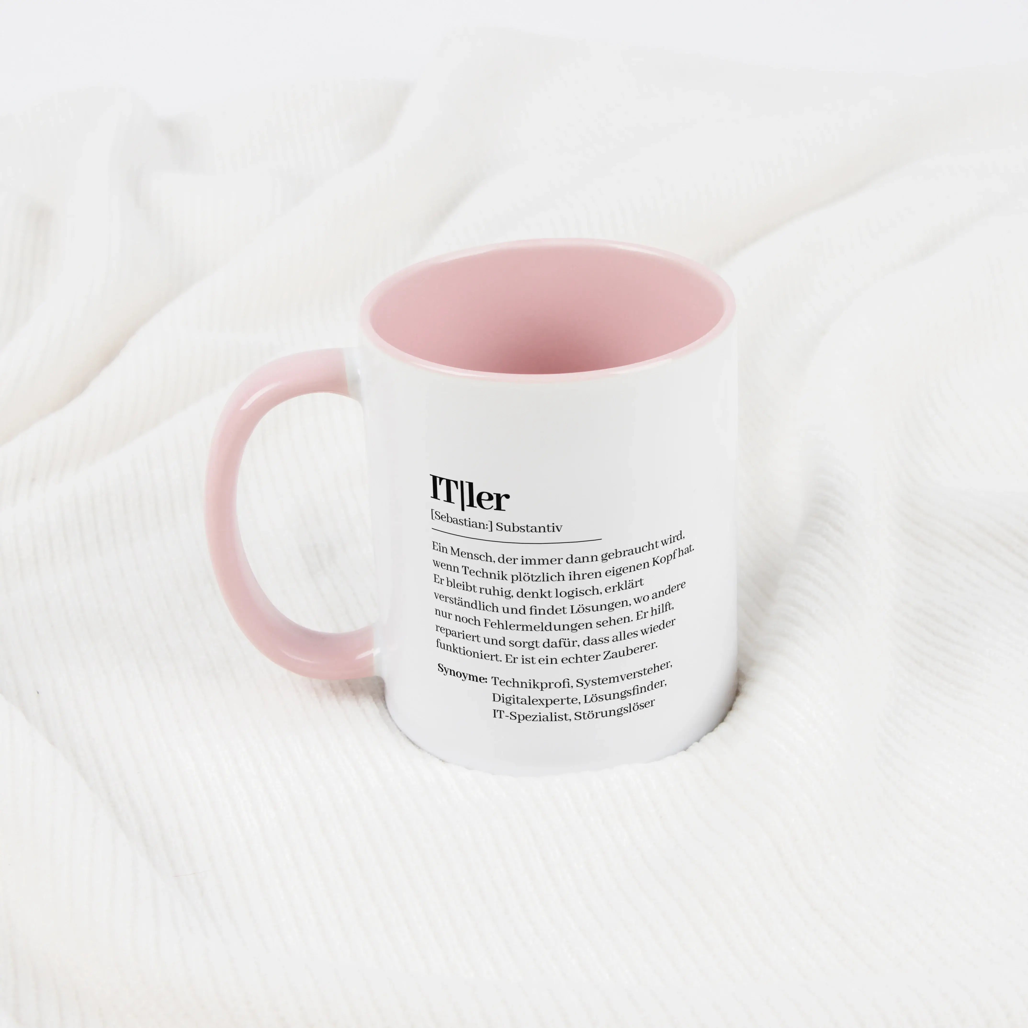 Tasse Definition ITler-Keramik Tasse-famprints-Diese Tasse Definition ITler ist für Menschen gemacht, die bei WLAN Problem, Druckerfehler oder Systemabsturz nicht die Nerven verlieren, sondern direkt nach einer Lösung suchen. Das Motiv im Duden Stil triff