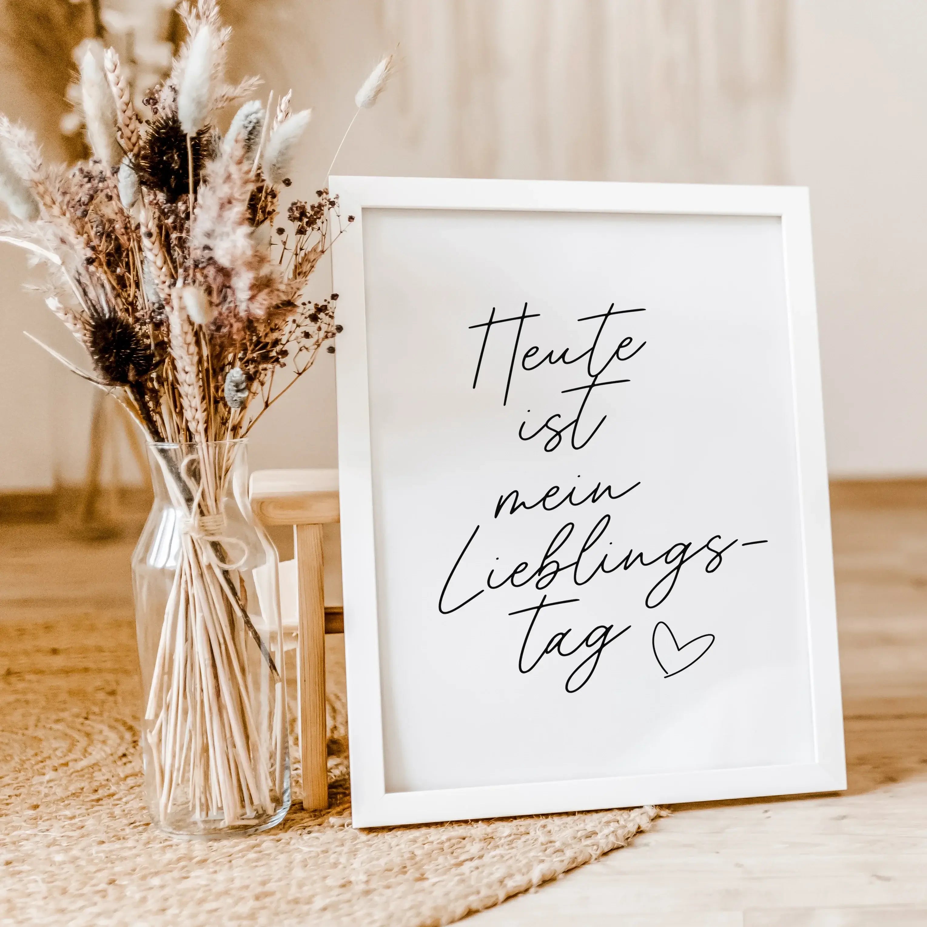 Motivationsposter 'Lieblingstag'-famprints-Poster-Gib jedem Tag die Chance dein Bester zu sein! Gesagt, getan! Auf unserem Motivationsposter 'Lieblingstag' befindet sich mit einer schwungvollen schwarzen Handschrift der Schriftzug 'Heute ist mein Liebling