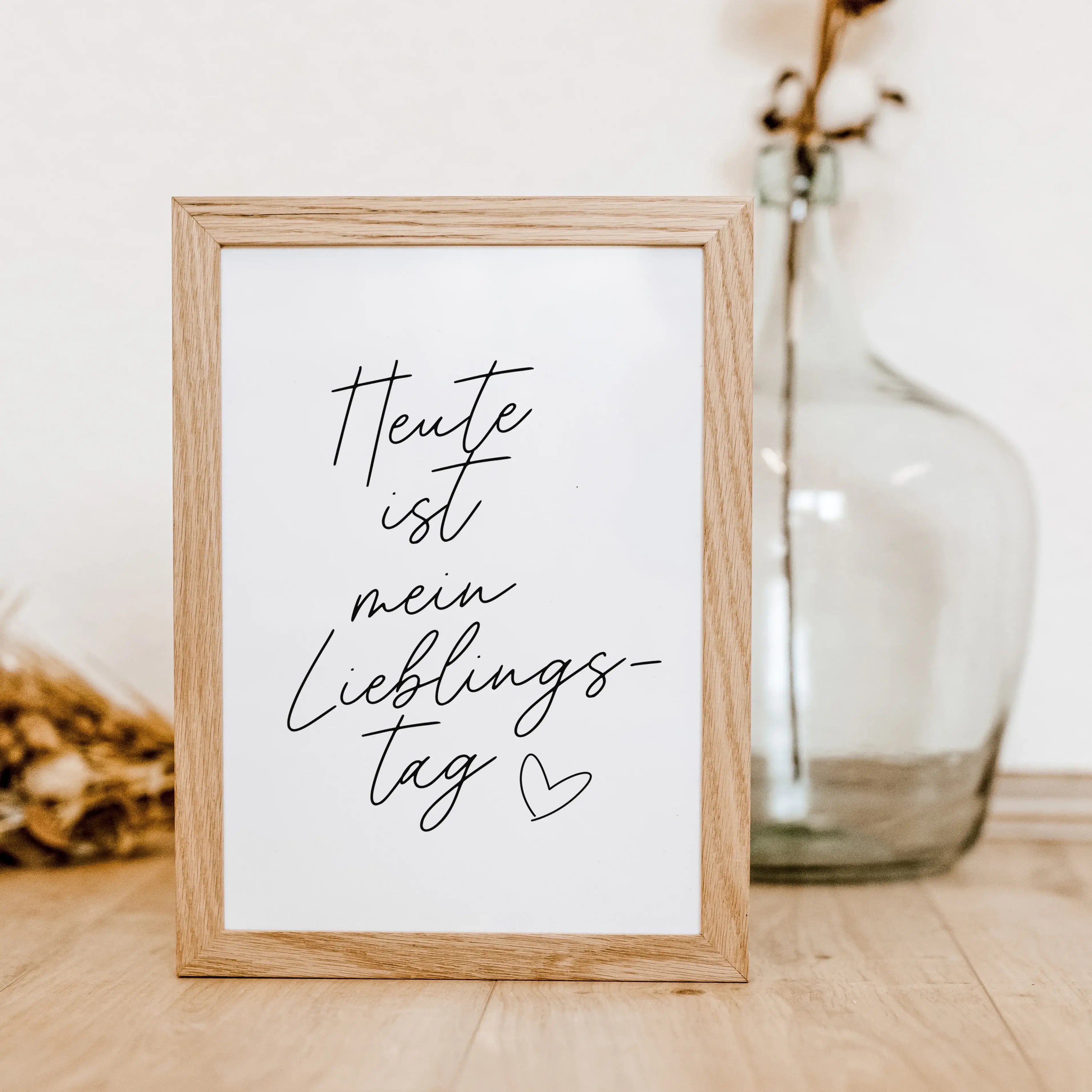 Motivationsposter 'Lieblingstag'-famprints-Poster-Gib jedem Tag die Chance dein Bester zu sein! Gesagt, getan! Auf unserem Motivationsposter 'Lieblingstag' befindet sich mit einer schwungvollen schwarzen Handschrift der Schriftzug 'Heute ist mein Liebling