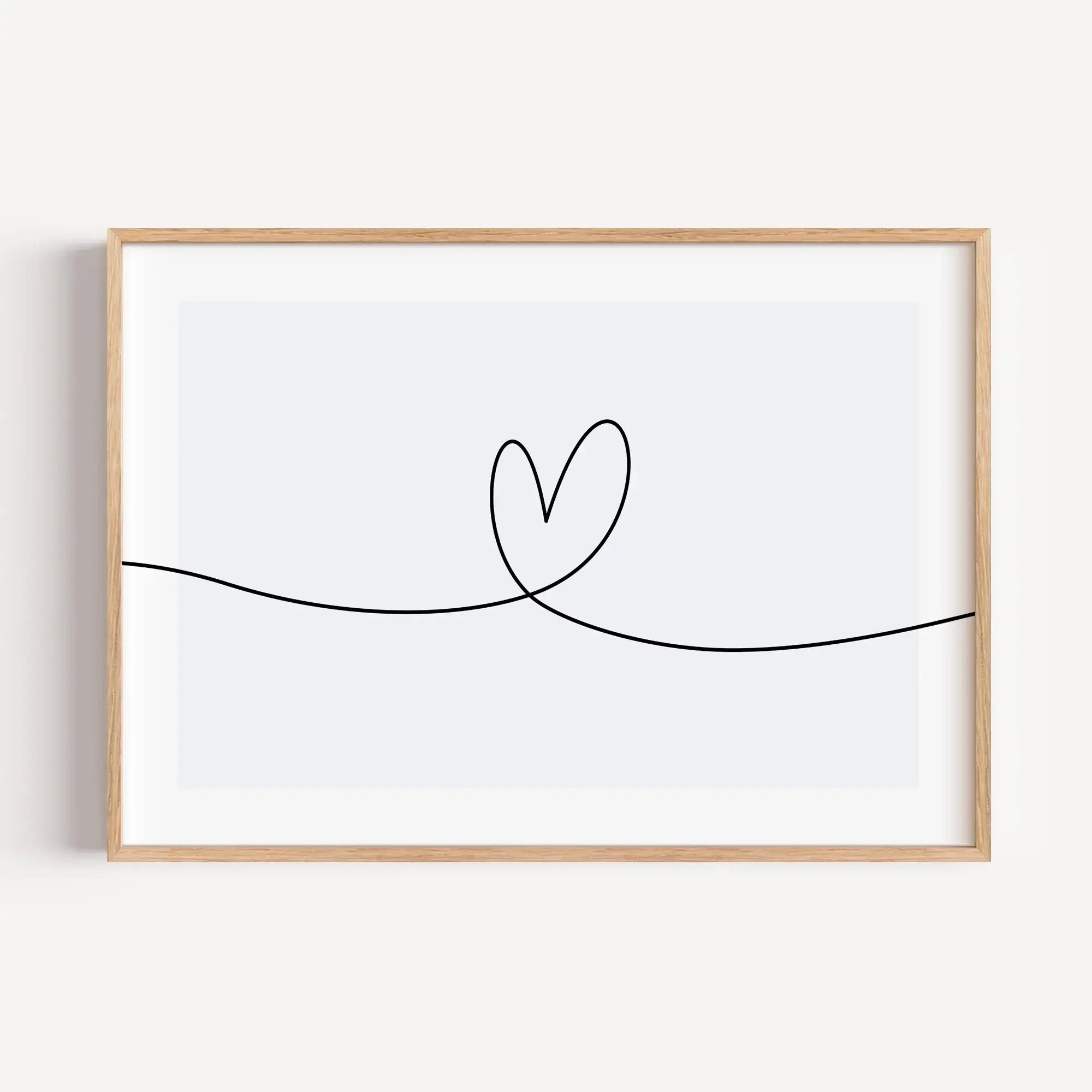 Herzlinie Poster No2-Poster-famprints-Das Herzlinie Poster No2 ist ein modernes Line Art Poster mit klarer Linienführung. Eine schwarze, durchgehende Linie verläuft von links nach rechts über das gesamte Motiv und formt in der Mitte eine schlichte Herzkon