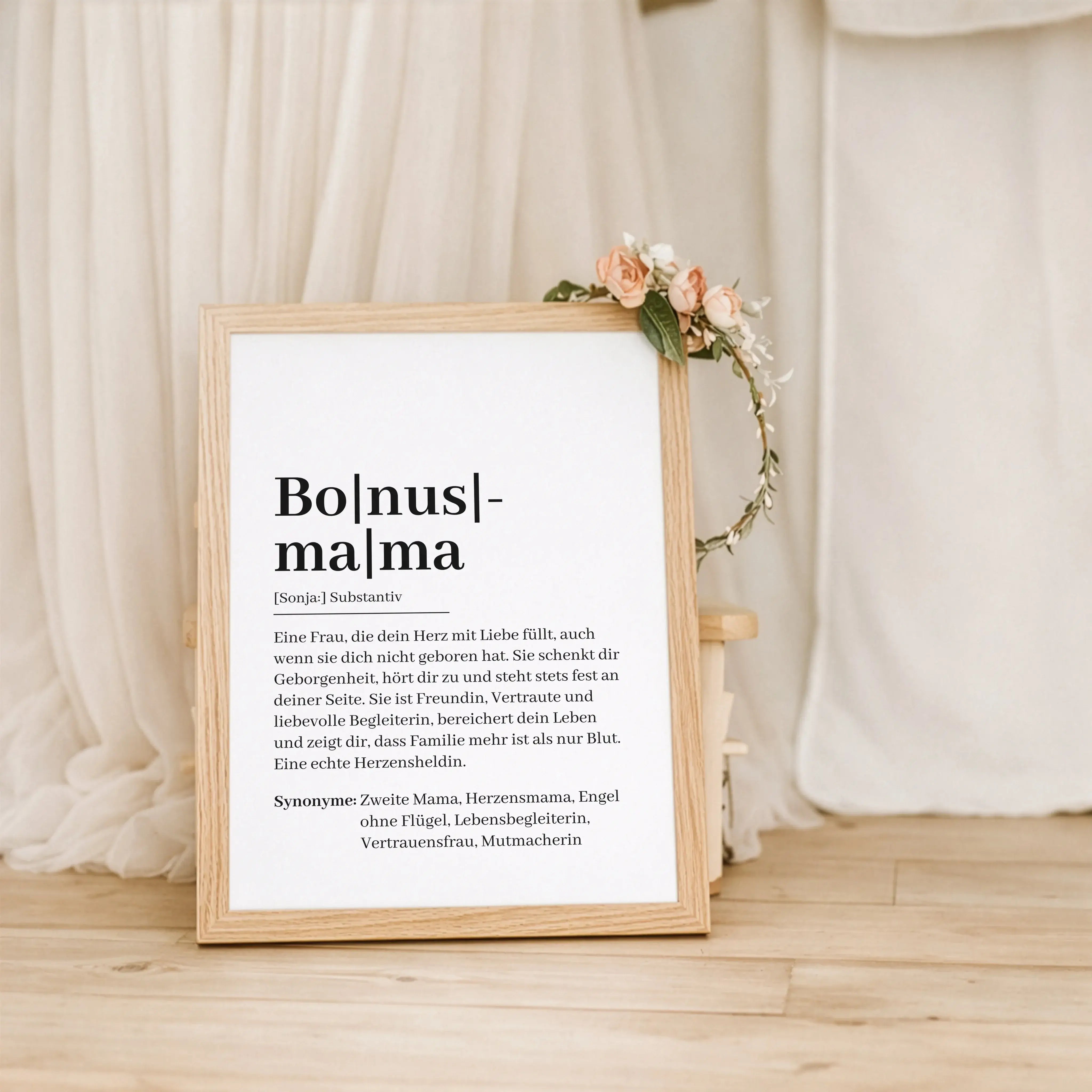 Bonusmama Definition Poster-Personalisiertes Poster-famprints-Das Bonusmama Definition Poster von famprints ist ein liebevolles Geschenk für Frauen, die Familie neu definieren. Die klare Definition bringt auf den Punkt, was eine Bonusmama ausmacht, mit We