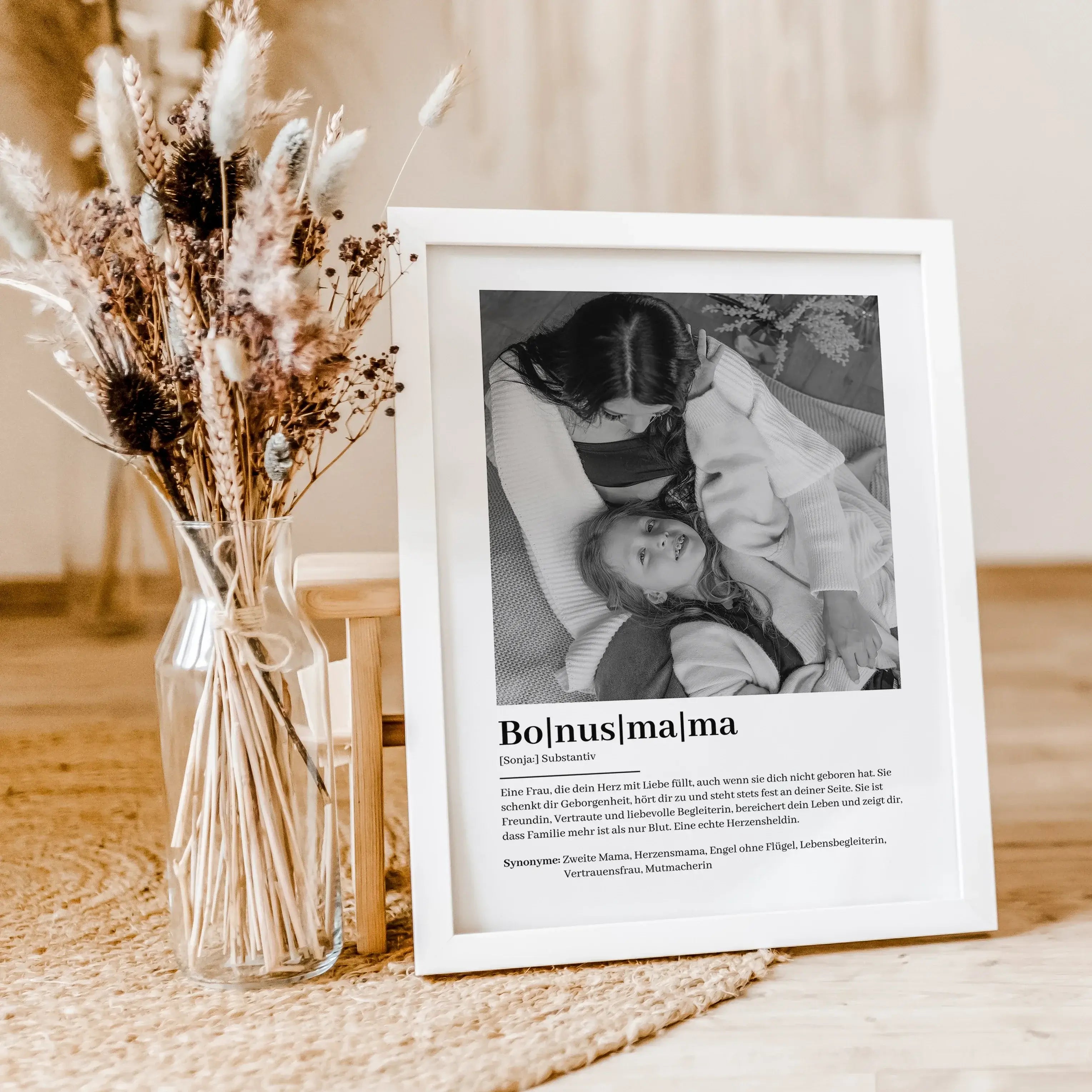 Bonusmama Definition Poster mit Foto-famprints-Personalisiertes Poster-Suchst du nach einem besonderen Geschenk für deine Bonusmama? Unser Bonusmama Definition Poster mit Foto ist die perfekte Wahl! Dieses liebevoll gestaltete Poster zeigt auf einzigartig