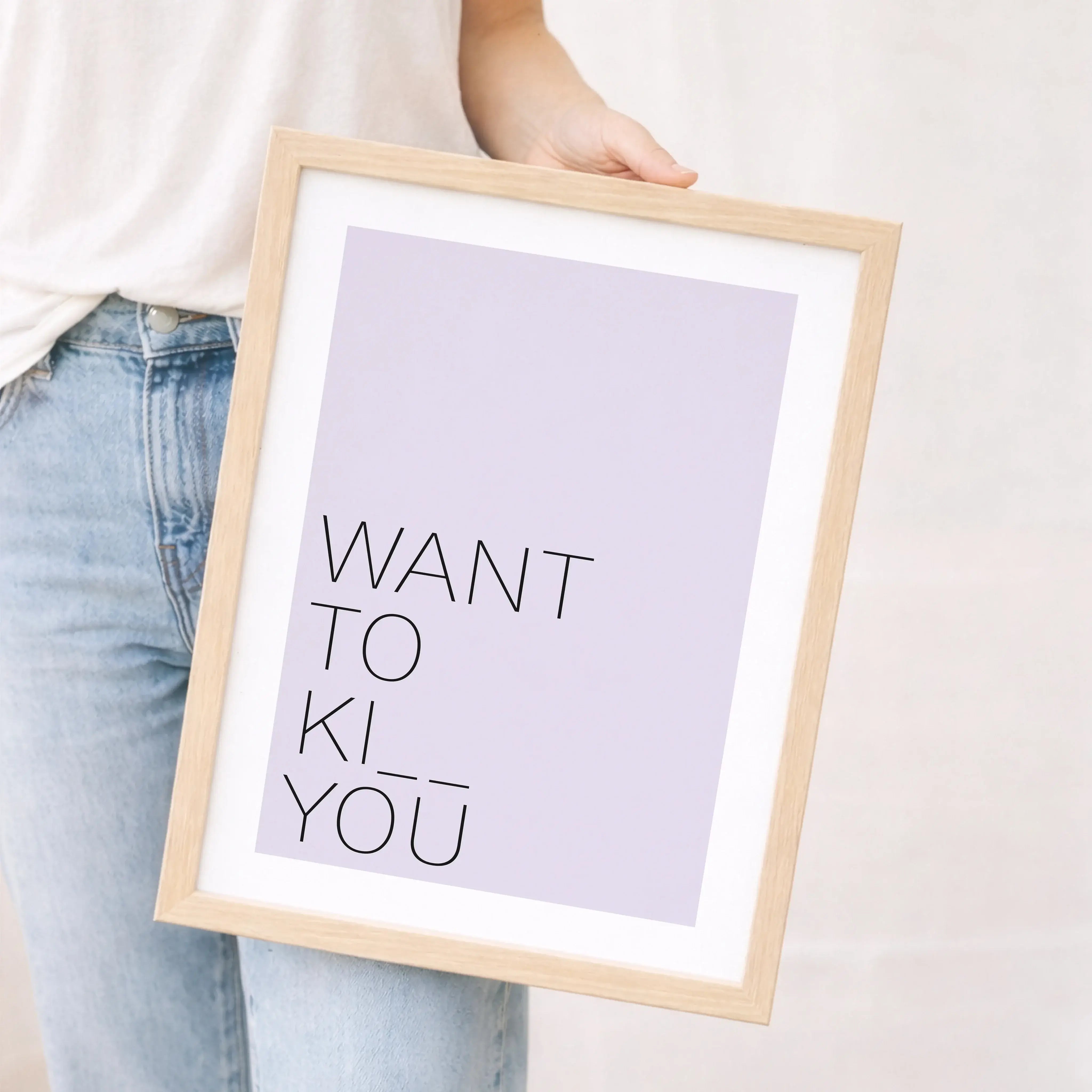 Poster 'Want to kiss'-Poster-famprints-Das Poster „Want to kiss“ ist ein modernes Liebesposter mit Augenzwinkern und genau richtig für alle, die Gefühle zeigen möchten, ohne kitschig zu wirken. Der reduzierte Schriftzug spielt mit Gegensätzen und trifft d