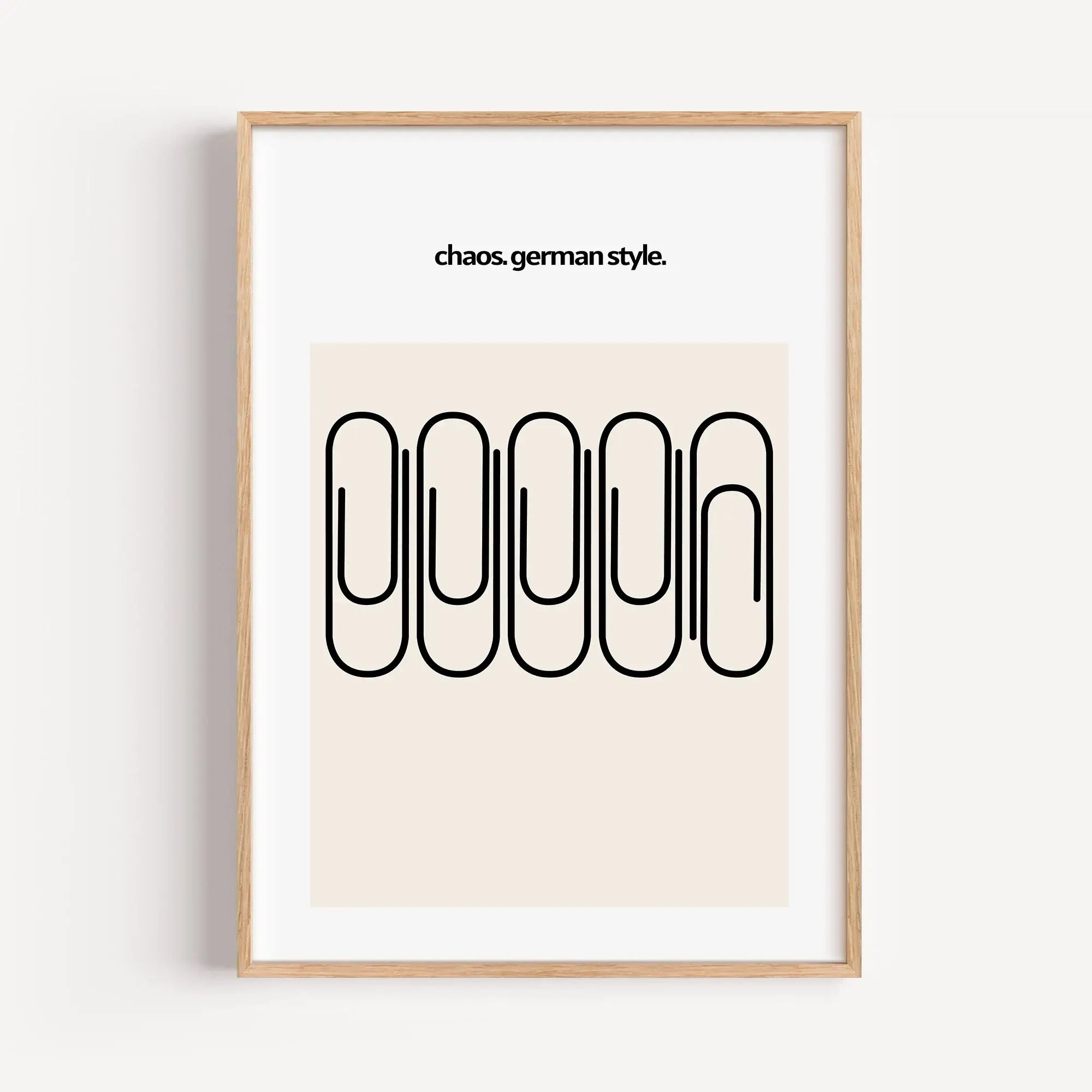 Chaos German Style Poster-famprints-Poster-Das 'Chaos German Style' Poster beschreibt die typische deutsche Unordnung! Auf dem Poster findest du 5 Büroklammern. Eine der Büroklammer zeigt nicht in die gleiche Richtung wie die Anderen. Somit ist das Chaos