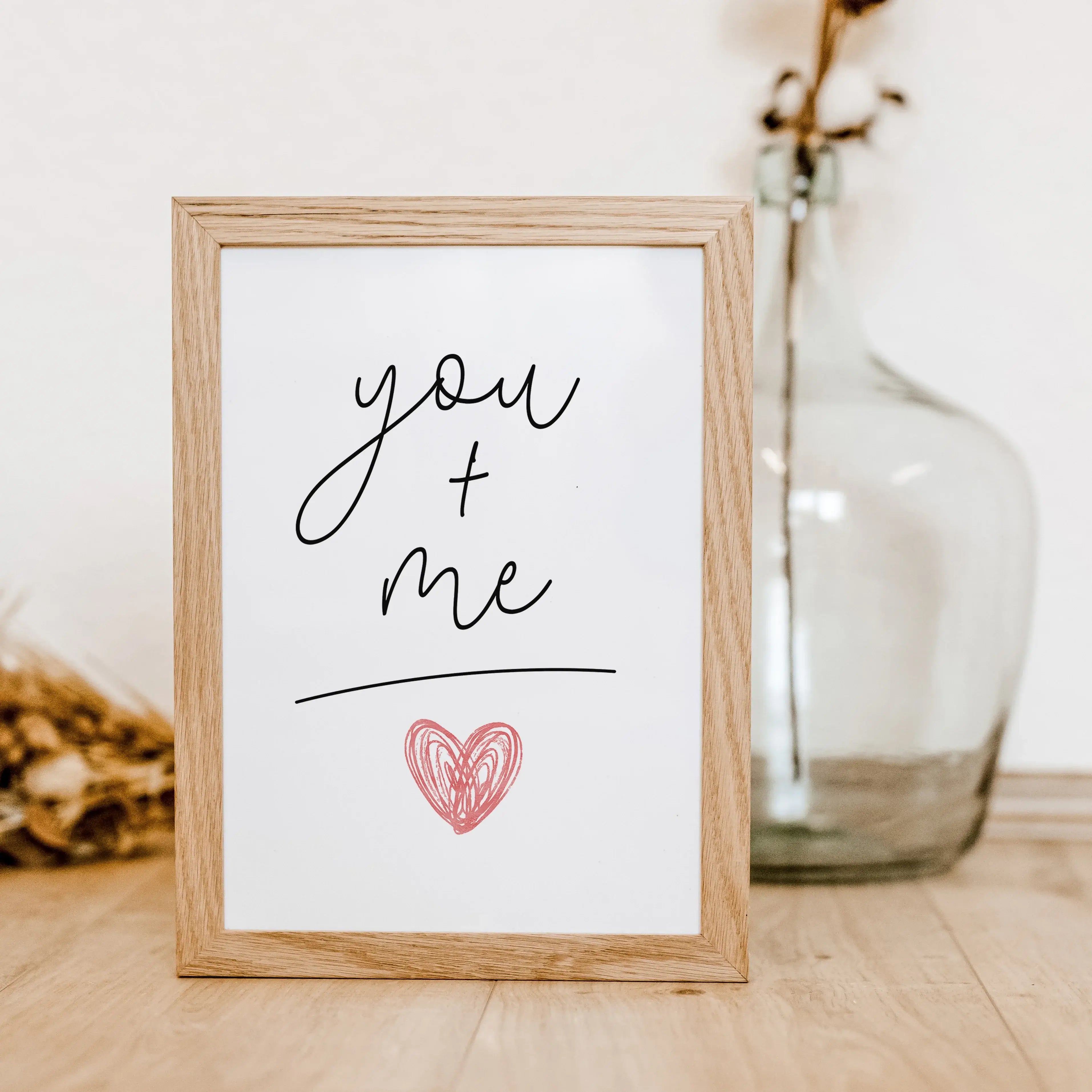 Poster 'You and me'-famprints-Poster-Auf dem 'you and me' Poster findest du in schwarzer Handschrift den Schriftzug 'you+me' mit einem handgemalten Herz. Du und ich ergibt Liebe lautet die Gleichung! Das minimalistische Paar Poster erhältst du bei uns in
