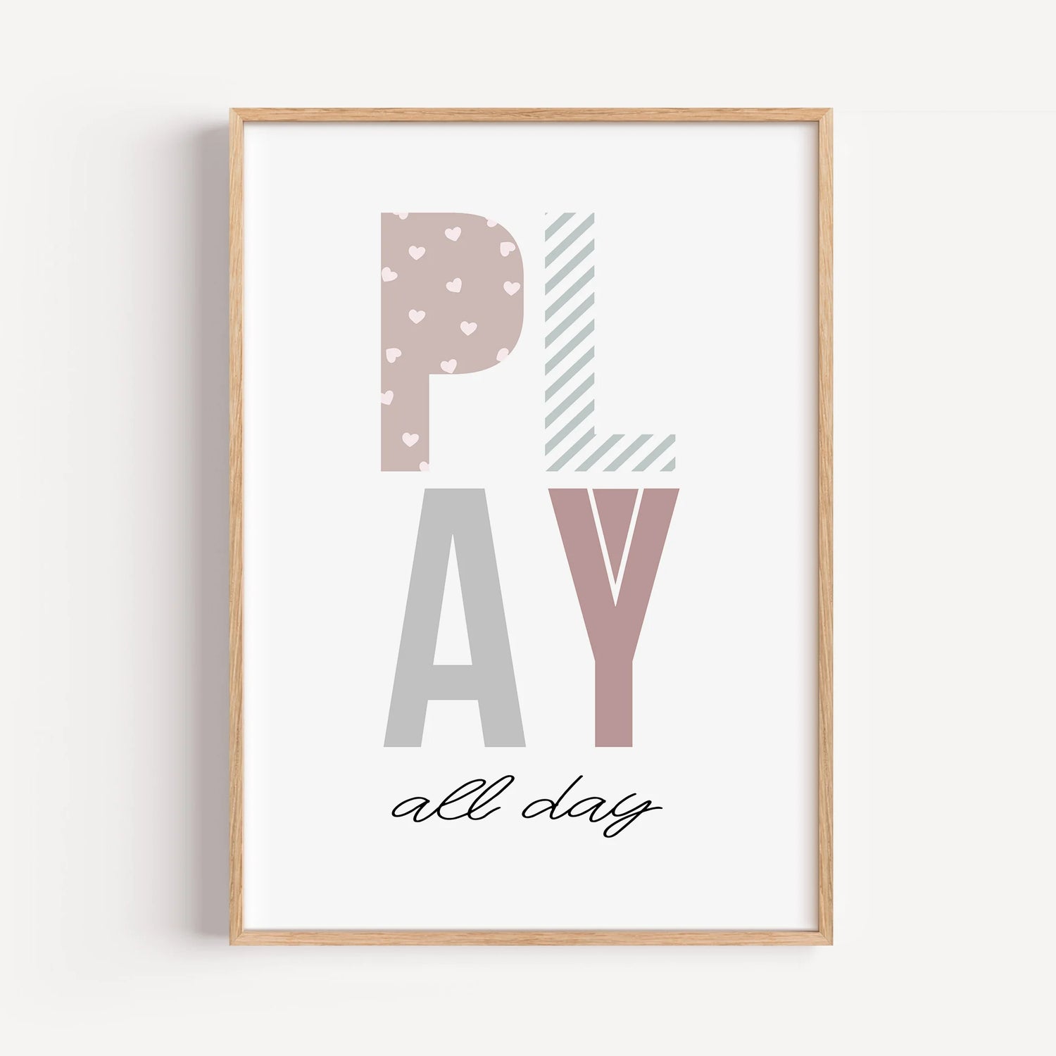 Poster 'Play all day'-famprints-Poster-Auf dem verspielten 'Play all day' Kinder Poster findest du die Buchstaben des Wortes 'Play' in unterschiedlichen Farben, Formen und Mustern. Darunter befindet sich der schwarze handgeschriebene Schriftzug 'all day'.