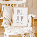 Poster 'Play all day'-famprints-Poster-Auf dem verspielten 'Play all day' Kinder Poster findest du die Buchstaben des Wortes 'Play' in unterschiedlichen Farben, Formen und Mustern. Darunter befindet sich der schwarze handgeschriebene Schriftzug 'all day'.