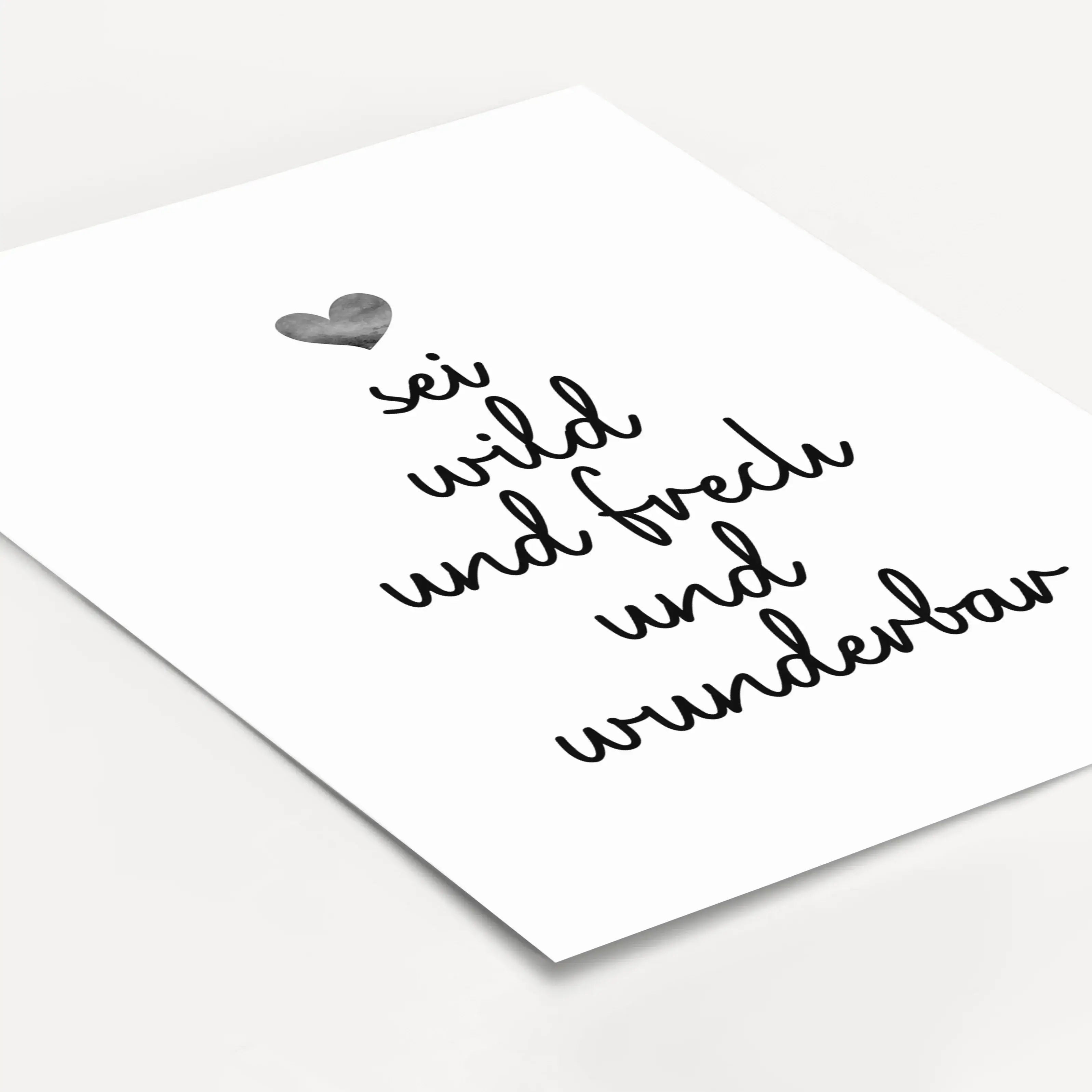 sei frech und wild und wunderbar Poster-Poster-famprints-Das sei frech und wild und wunderbar Poster von famprints ist mehr als ein schöner Wandschmuck. Es ist eine liebevolle Botschaft, die Kinder stärkt, sie ermutigt und ihnen zeigt, dass sie genau rich