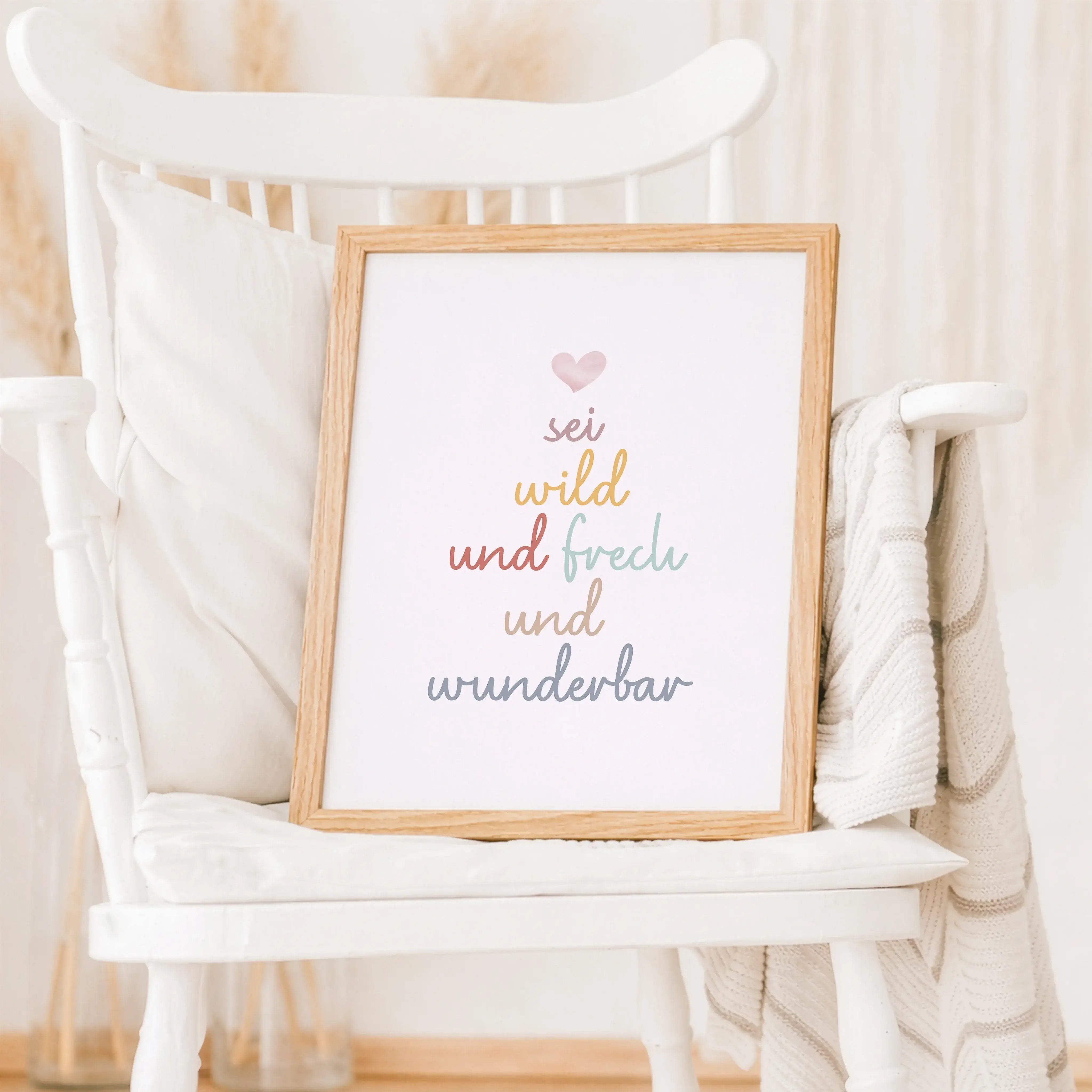sei frech und wild und wunderbar Poster-Poster-famprints-Das sei frech und wild und wunderbar Poster von famprints ist mehr als ein schöner Wandschmuck. Es ist eine liebevolle Botschaft, die Kinder stärkt, sie ermutigt und ihnen zeigt, dass sie genau rich