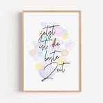 Poster 'Jetzt ist die beste Zeit'-famprints-Poster-Das 'Jetzt ist die beste Zeit' Kinder Poster zeigt wie toll die Kindheit doch ist. Unbeschwert spielen ohne sich Gedanken über etwas machen zu müssen. Auf dem Kinder Poster befindet sich der schwarze hand