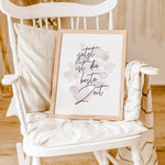 Poster 'Jetzt ist die beste Zeit'-famprints-Poster-Das 'Jetzt ist die beste Zeit' Kinder Poster zeigt wie toll die Kindheit doch ist. Unbeschwert spielen ohne sich Gedanken über etwas machen zu müssen. Auf dem Kinder Poster befindet sich der schwarze hand