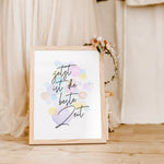 Poster 'Jetzt ist die beste Zeit'-famprints-Poster-Das 'Jetzt ist die beste Zeit' Kinder Poster zeigt wie toll die Kindheit doch ist. Unbeschwert spielen ohne sich Gedanken über etwas machen zu müssen. Auf dem Kinder Poster befindet sich der schwarze hand