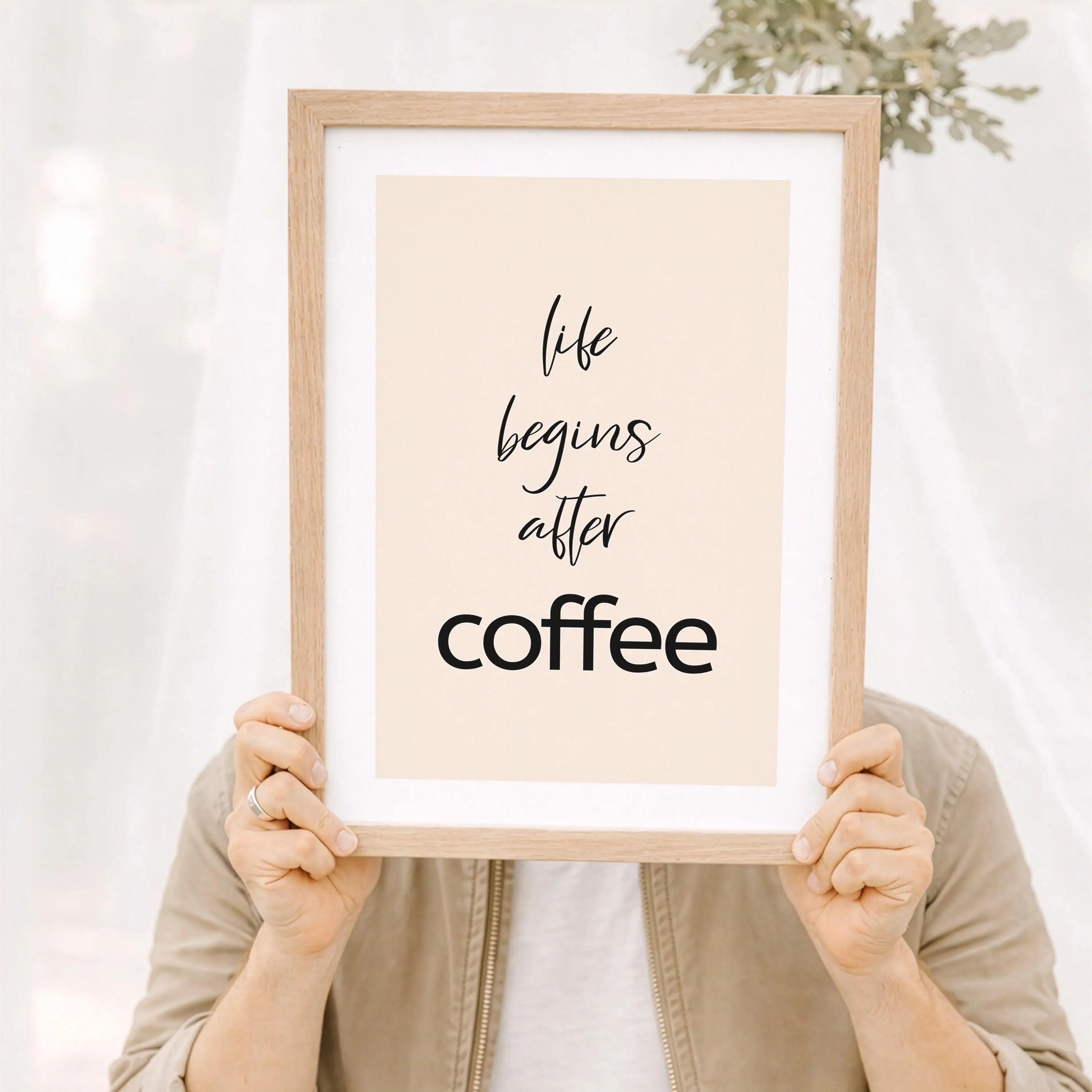 Kaffee Poster 'life begins'-Poster-famprints-Das Kaffee Poster life begins bringt genau das Gefühl an die Wand, das viele kennen: Der Tag startet erst richtig mit der ersten Tasse Kaffee. Mit klarer Typografie, ruhigem Design und einer modernen Aussage wi