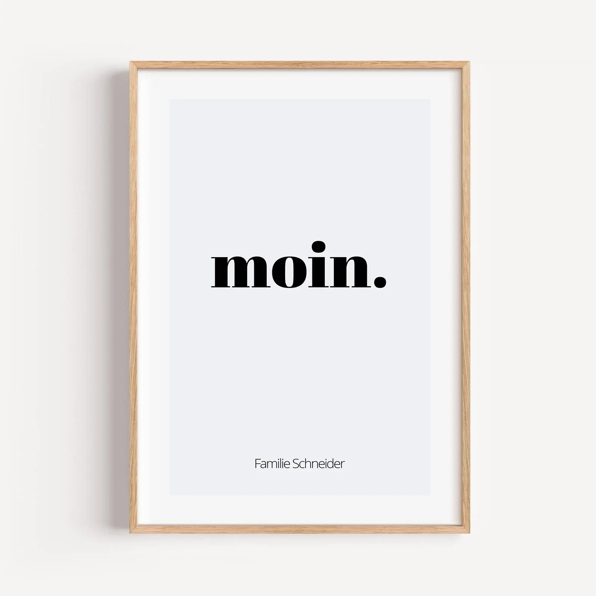 Poster 'moin'-Personalisiertes Poster-famprints-Das Poster moin bringt norddeutsche Gelassenheit und ein herzliches Willkommen direkt in dein Zuhause. Der klare Schriftzug wirkt modern, ruhig und vertraut zugleich und passt perfekt in Flur, Wohnzimmer, Kü