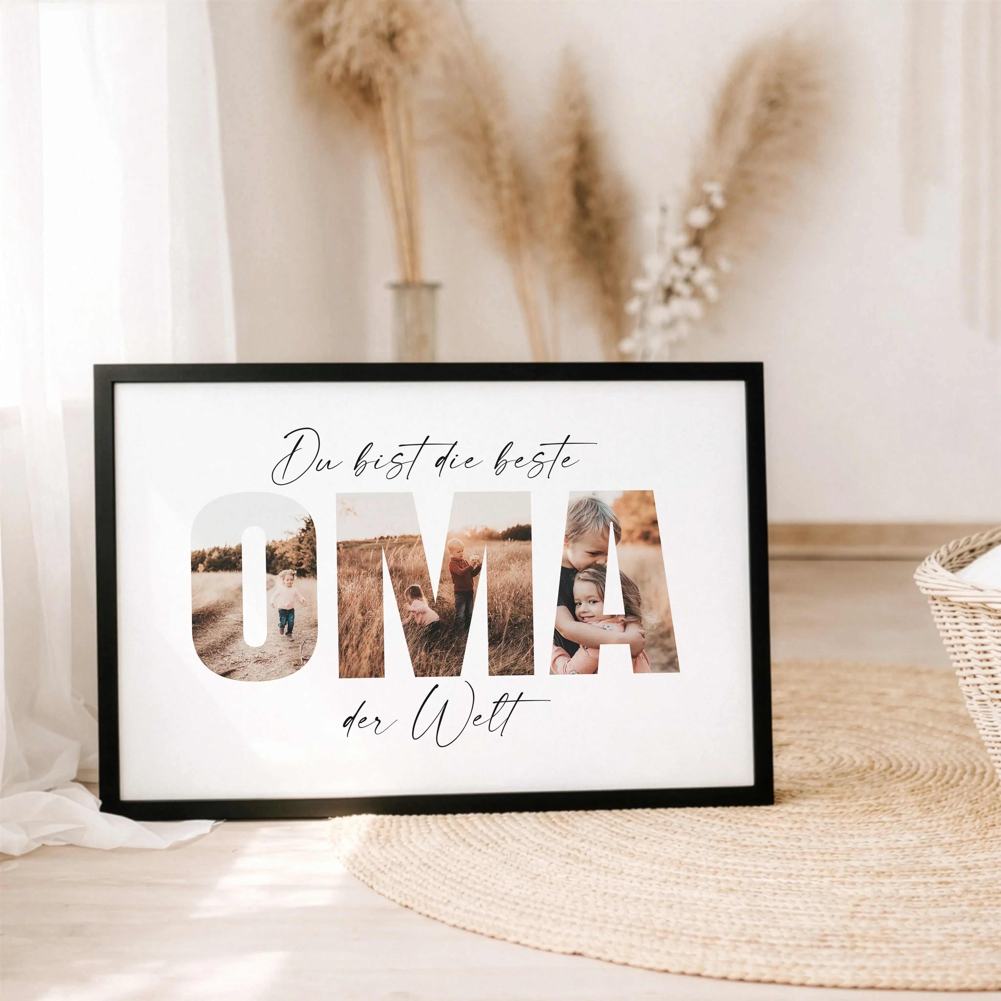 Beste Oma Poster-Personalisiertes Poster-famprints-Das Beste Oma Poster von famprints ist eine liebevolle Geschenkidee für alle, die ihrer Oma mit einem persönlichen Fotoposter eine echte Freude machen möchten. Die große Schrift wird mit deinen eigenen Bi