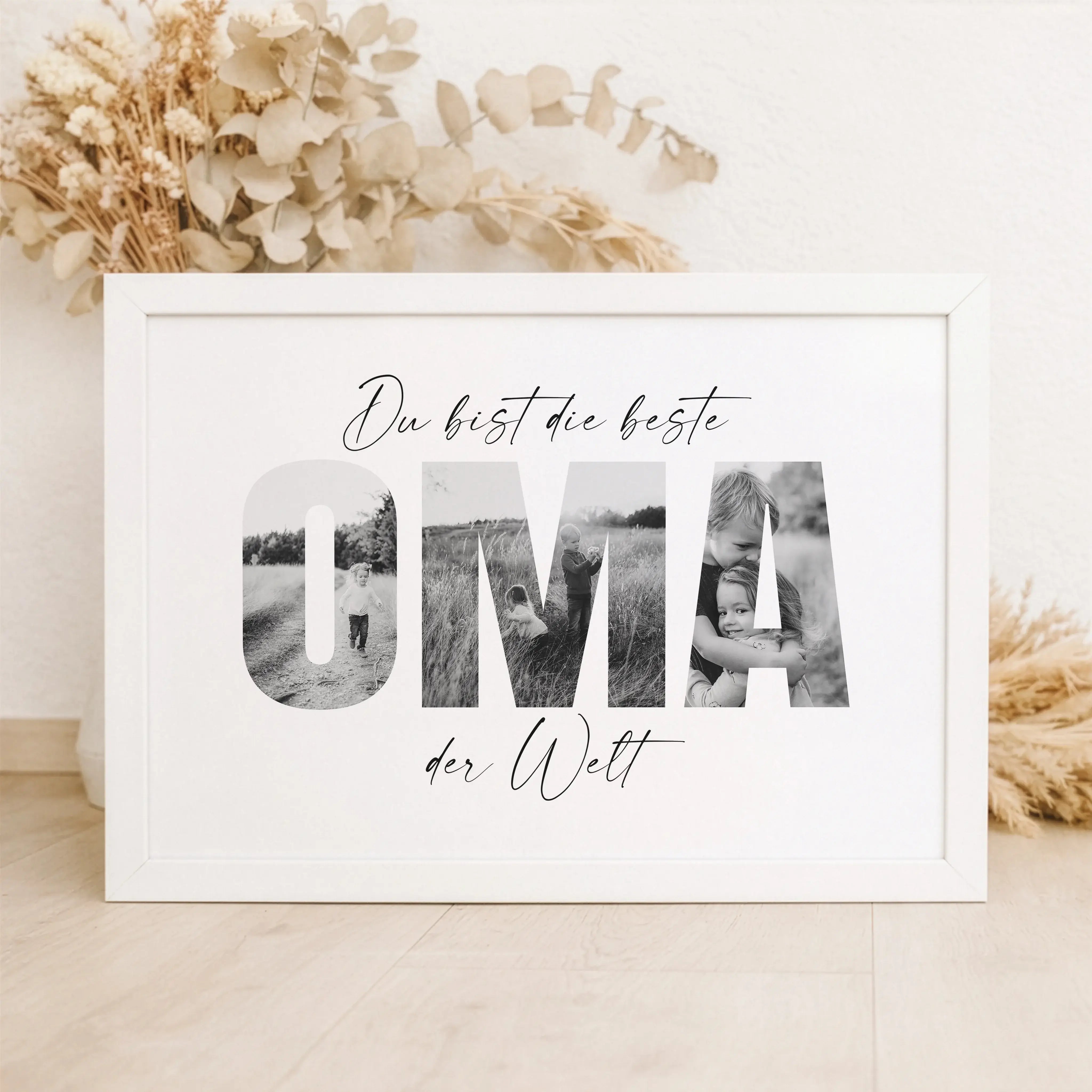 Beste Oma Poster-Personalisiertes Poster-famprints-Das Beste Oma Poster von famprints ist eine liebevolle Geschenkidee für alle, die ihrer Oma mit einem persönlichen Fotoposter eine echte Freude machen möchten. Die große Schrift wird mit deinen eigenen Bi