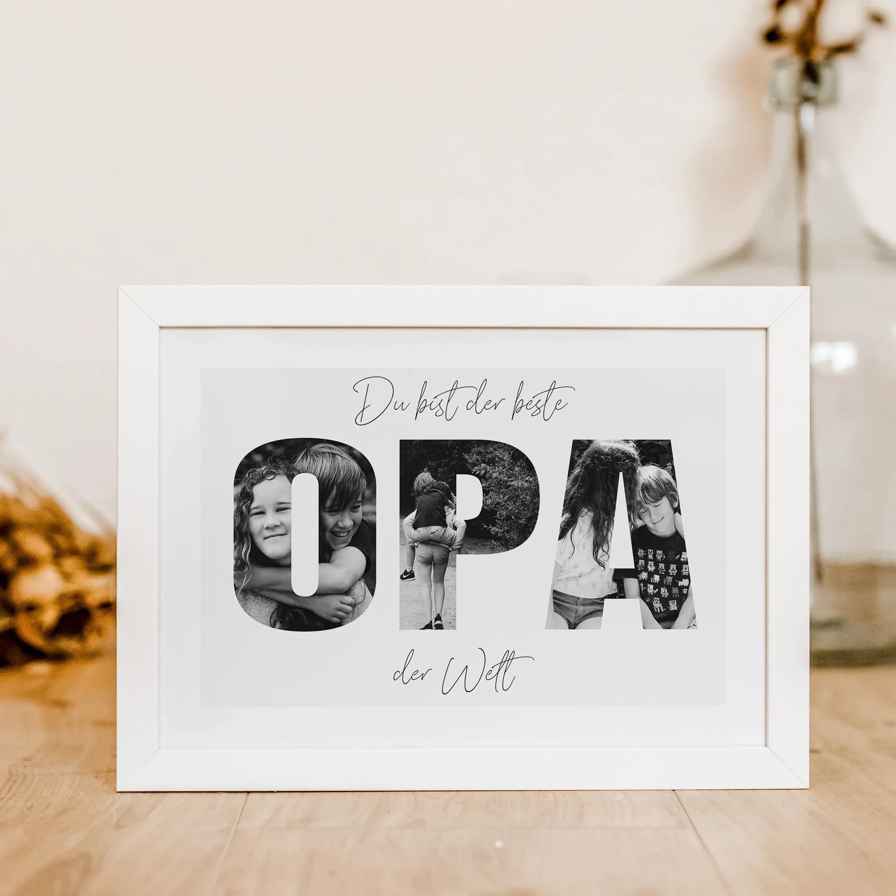 Bester Opa Poster-famprints-Personalisiertes Poster-Das Bester Opa Poster ist das perfekte Geschenk für deinen lieben Opa. Mit der Möglichkeit, persönliche Fotos hinter dem Schriftzug "OPA" zu platzieren, wird dieses Poster zu einem einzigartigen Erinneru
