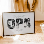 Bester Opa Poster-famprints-Personalisiertes Poster-Das Bester Opa Poster ist das perfekte Geschenk für deinen lieben Opa. Mit der Möglichkeit, persönliche Fotos hinter dem Schriftzug "OPA" zu platzieren, wird dieses Poster zu einem einzigartigen Erinneru