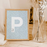 Buchstaben Poster Pointy-famprints-Personalisiertes Poster-Auf unserem Buchstaben Poster Pointy steht der auffällige weiße Buchstabe im Mittelpunkt. Das Namensposter ist in drei stilvollen Farben erhältlich - Pale Rose, Nautical Green und Gotta Brown - un