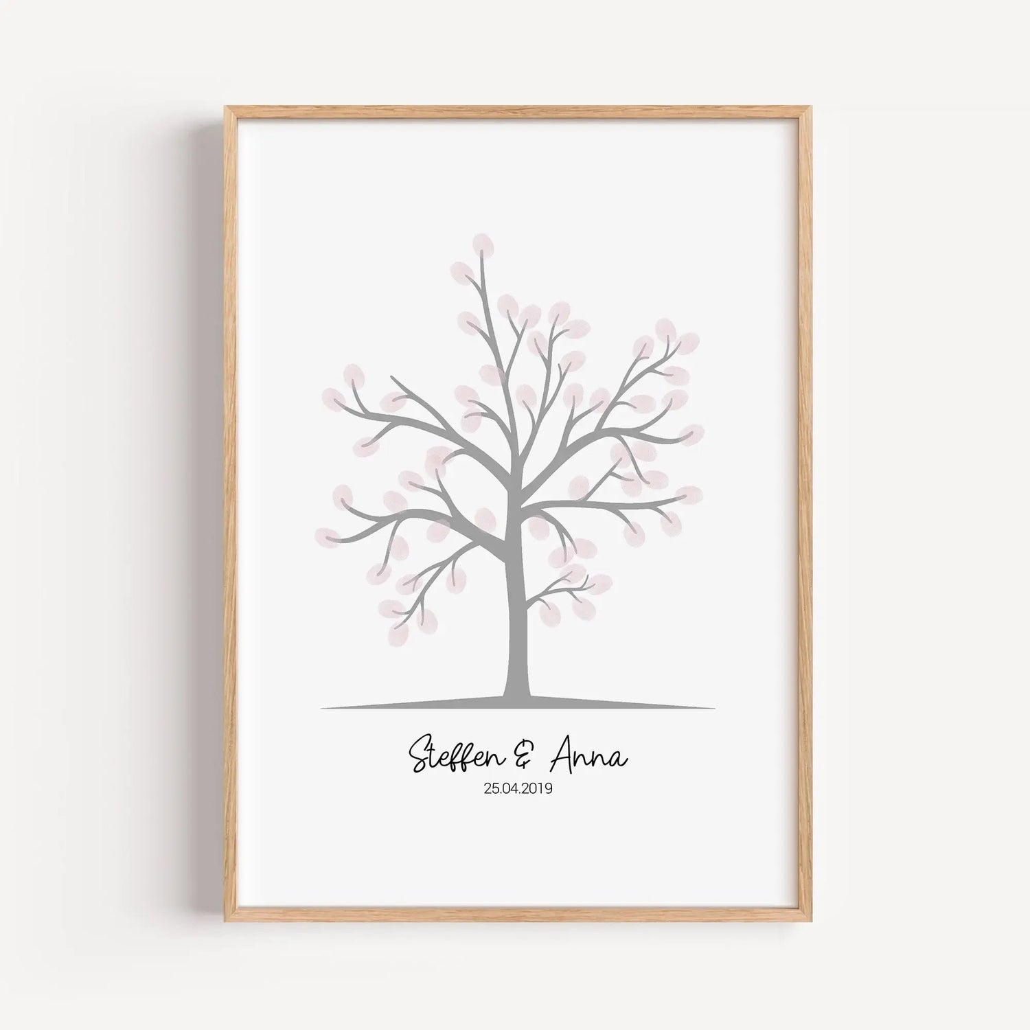 Fingerabdruck Bild 'Baum'-famprints-Personalisiertes Poster-Auf dem Fingerabdruck Bild 'Baum' findest du einen grauen Baum, der darauf wartet, mit Fingerabdrücken dekoriert zu werden. Unter dem Gästebaum kannst du das personalisierte Gästebuch mit deinem