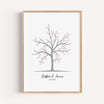Fingerabdruck Bild Baum-famprints-Personalisiertes Poster-Auf dem Fingerabdruck Bild 'Baum' findest du einen grauen Baum, der darauf wartet, mit Fingerabdrücken dekoriert zu werden. Unter dem Gästebaum kannst du das personalisierte Gästebuch mit deinem Wu