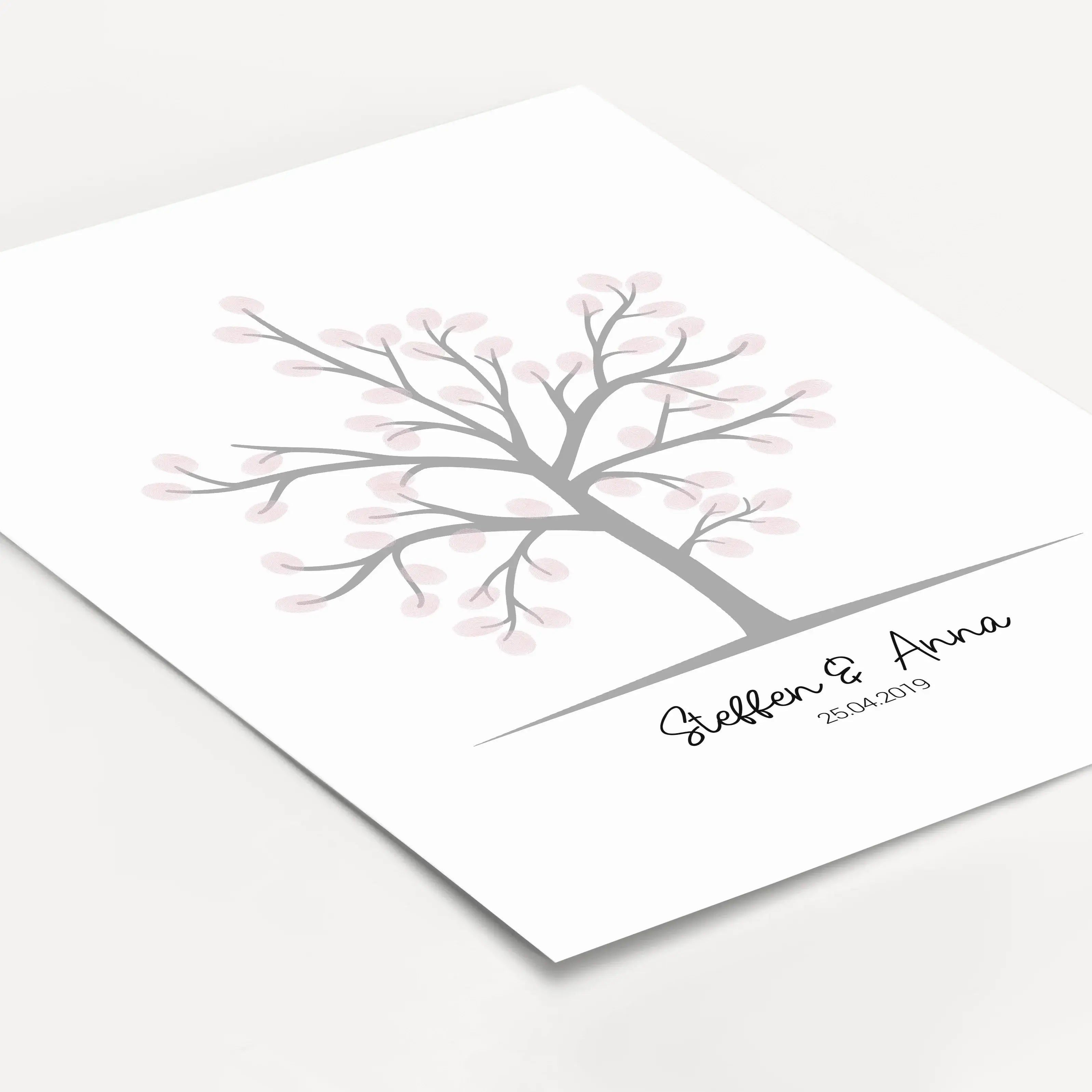 Fingerabdruck Bild Baum-famprints-Personalisiertes Poster-Auf dem Fingerabdruck Bild 'Baum' findest du einen grauen Baum, der darauf wartet, mit Fingerabdrücken dekoriert zu werden. Unter dem Gästebaum kannst du das personalisierte Gästebuch mit deinem Wu