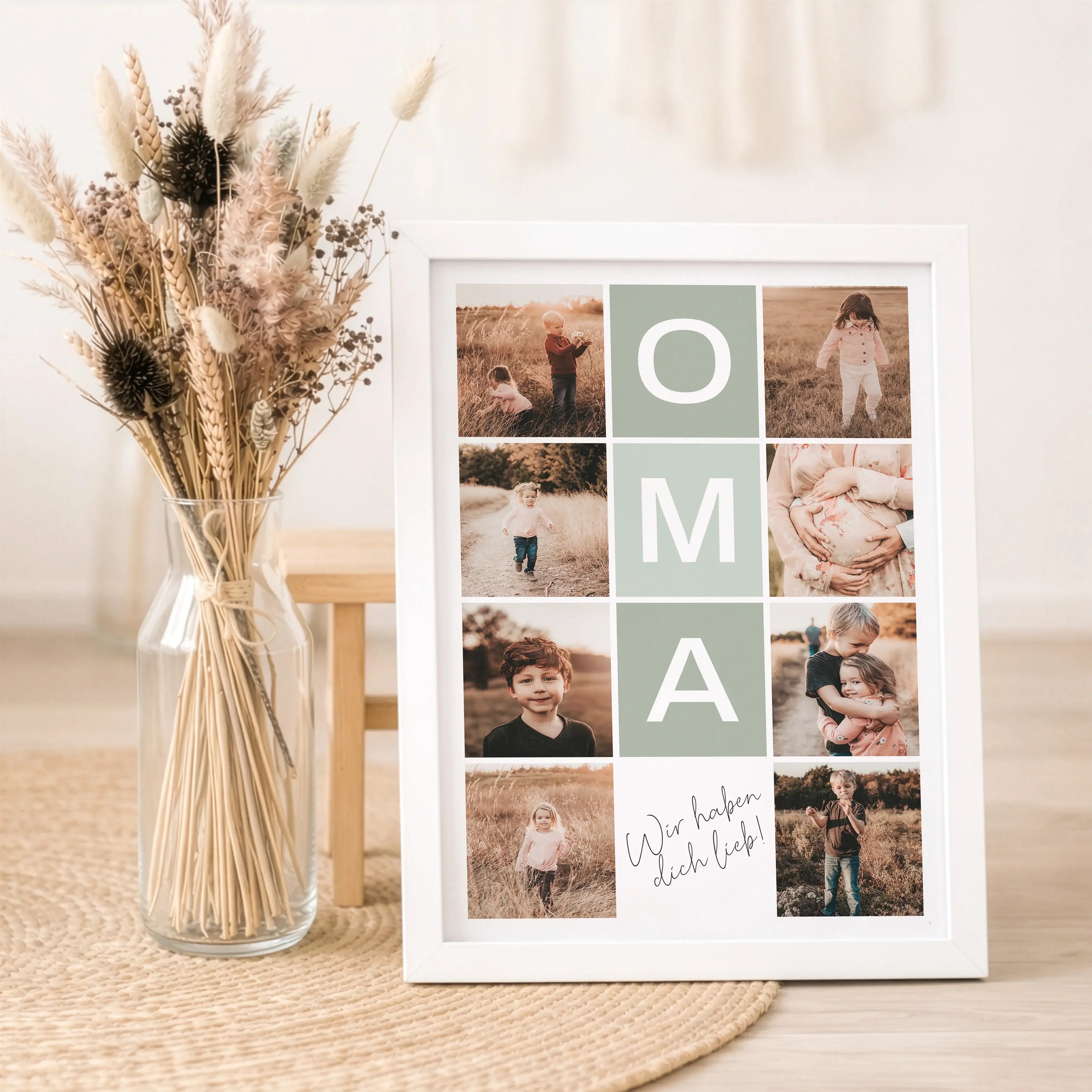 Fotocollage Oma Poster-Personalisiertes Poster-famprints-Mit einem Fotocollage Oma Poster von famprints schenkst du deiner Oma etwas wirklich Persönliches. Du gestaltest ein individuelles Poster mit euren schönsten Fotos und einem eigenen Text, der genau