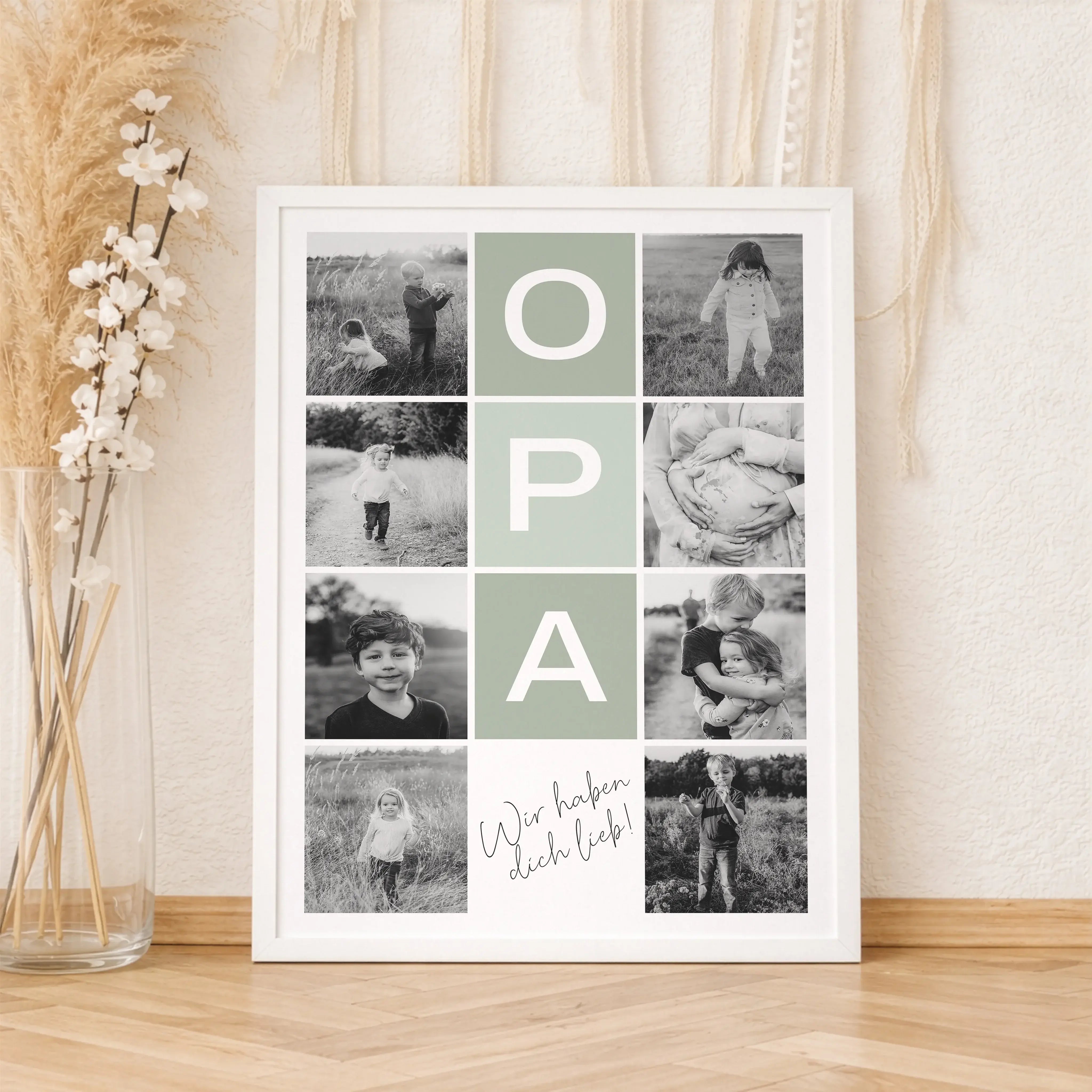 Fotocollage Opa Poster-Personalisiertes Poster-famprints-Die Fotocollage Opa Poster von famprints ist ein persönliches Geschenk für Großväter, das echte Erinnerungen sichtbar macht. Im Mittelpunkt steht das Wort Opa, modern gestaltet und umgeben von deine