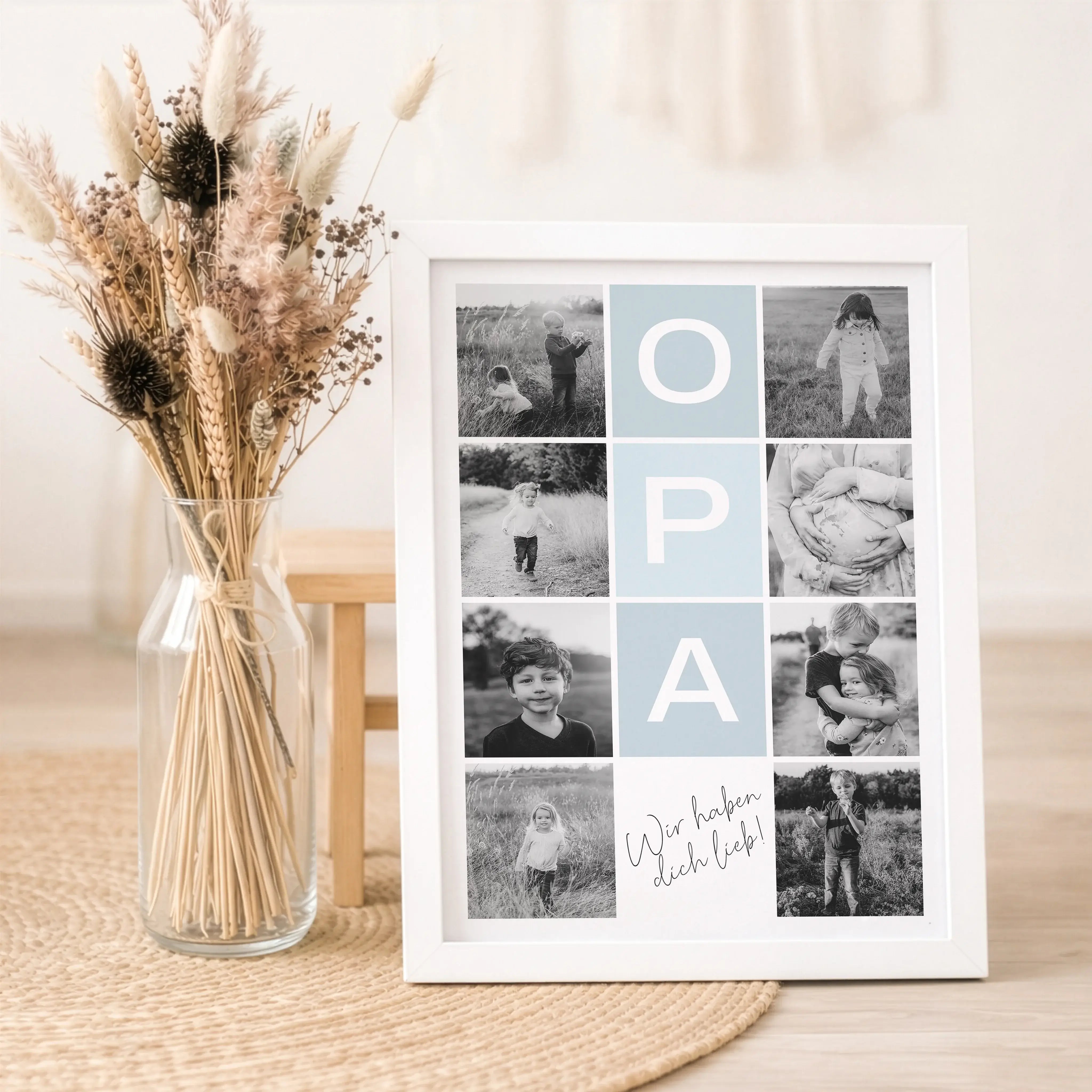 Fotocollage Opa Poster-Personalisiertes Poster-famprints-Die Fotocollage Opa Poster von famprints ist ein persönliches Geschenk für Großväter, das echte Erinnerungen sichtbar macht. Im Mittelpunkt steht das Wort Opa, modern gestaltet und umgeben von deine