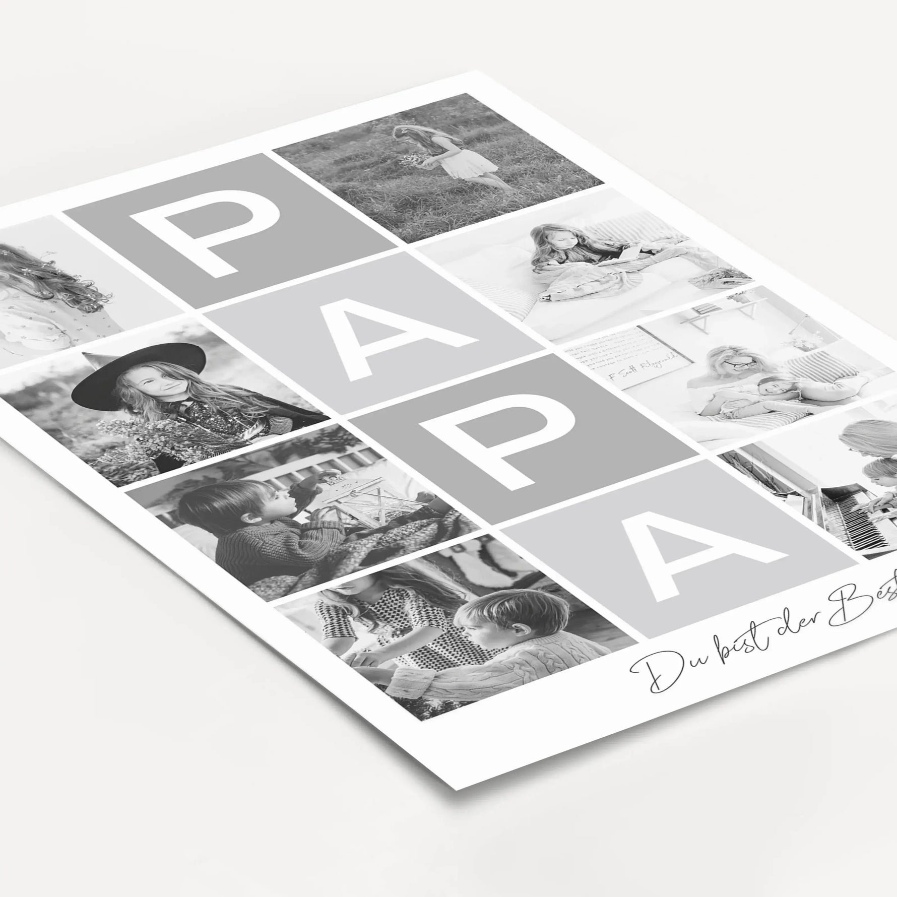 Fotocollage Papa Poster-famprints-Personalisiertes Poster-Auf der Fotocollage Papa findest du mittig, vertikal das Wort Papa, jeweils ein Buchstabe in einem farblichen Quadrat und darunter den personalisierbaren Schriftzug 'Du bist der Beste!'. Gesamt kan