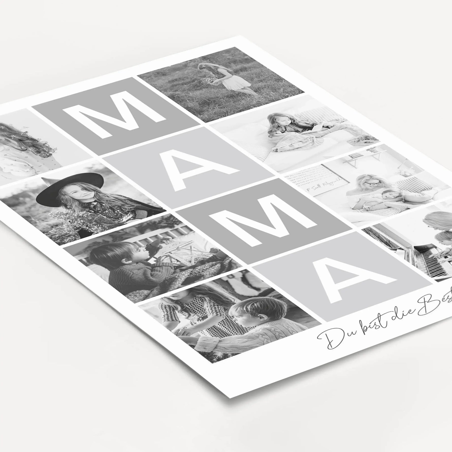 Fotocollage Mama Poster-famprints-Personalisiertes Poster-Auf der Fotocollage Mama findest du mittig, vertikal das Wort Mama, jeweils ein Buchstabe in einem farblichen Quadrat und darunter den personalisierbaren Schriftzug 'Du bist die Beste!'. Gesamt kan