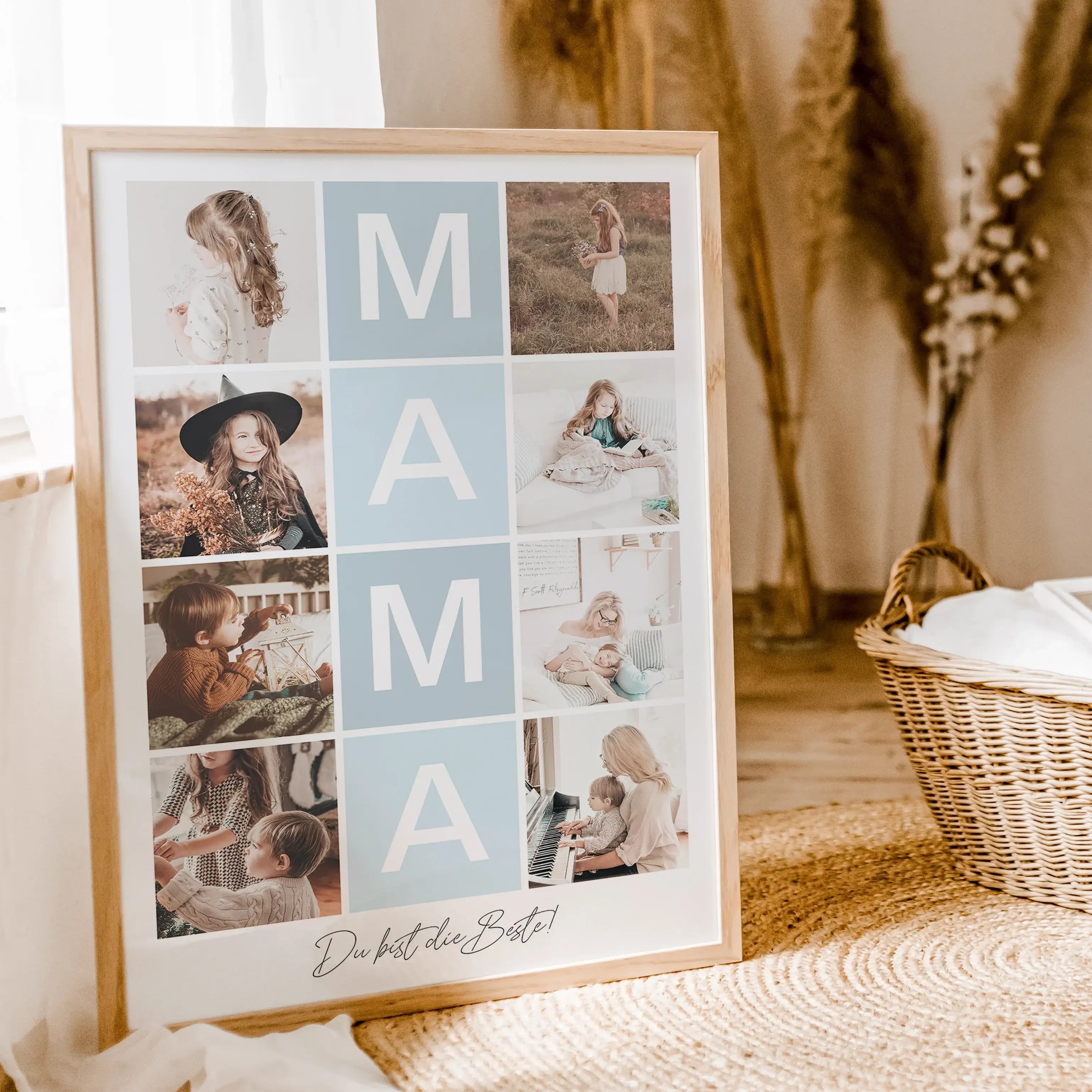 Fotocollage Mama Poster-famprints-Personalisiertes Poster-Auf der Fotocollage Mama findest du mittig, vertikal das Wort Mama, jeweils ein Buchstabe in einem farblichen Quadrat und darunter den personalisierbaren Schriftzug 'Du bist die Beste!'. Gesamt kan