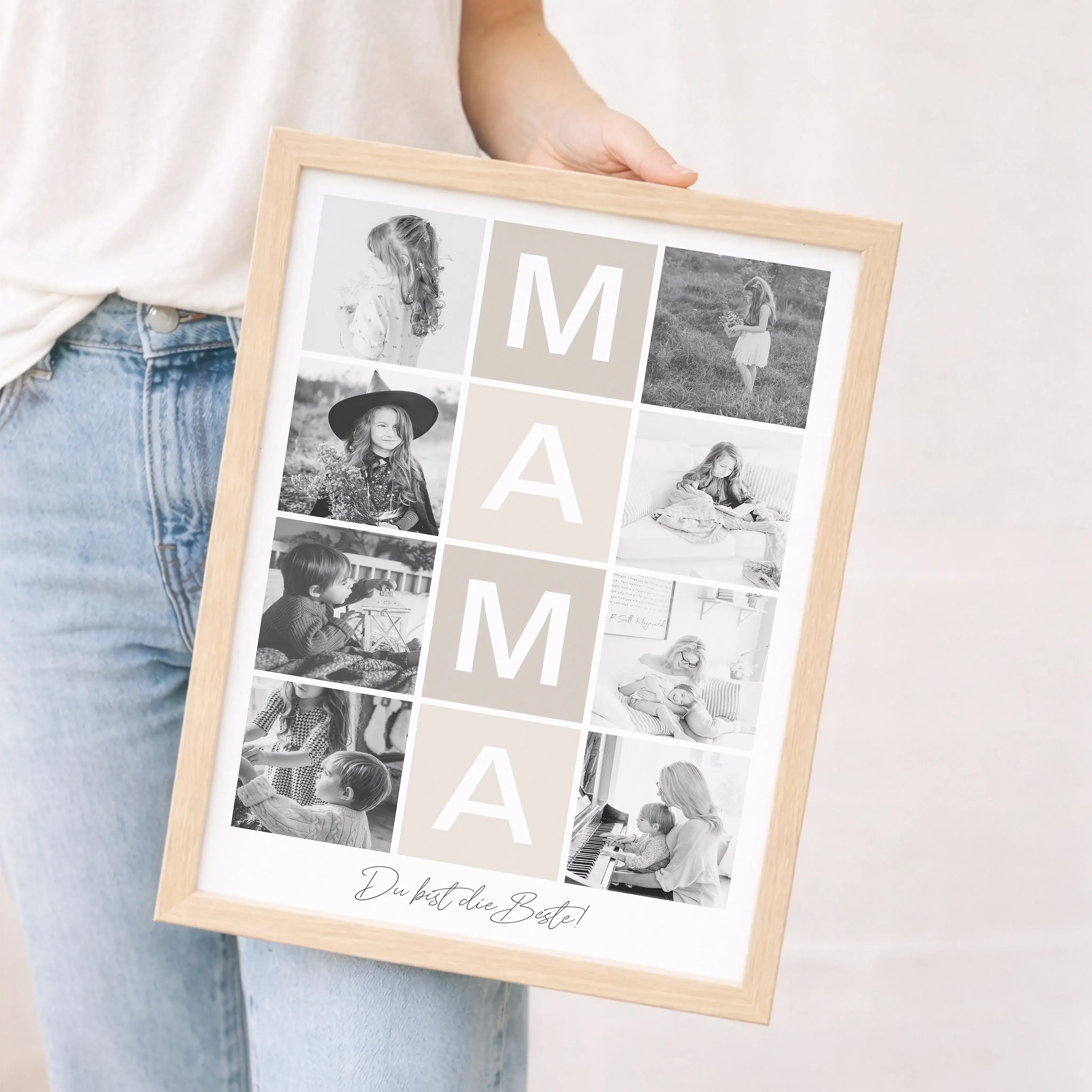 Fotocollage Mama Poster-Personalisiertes Poster-famprints-Mit dem Fotocollage Mama Poster gestaltest du ein persönliches Geschenk, das eure gemeinsamen Momente sichtbar macht. Im Mittelpunkt steht der Schriftzug Mama, ergänzt durch deine ausgewählten Foto