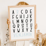 ABC Poster mit Namen-famprints-Personalisiertes Poster-Entdecke das ABC Poster mit Namen - die perfekte Ergänzung für jedes Kinderzimmer! Personalisierbar mit dem Namen deines Kindes wird dieses Poster zu einem einzigartigen Blickfang. Gestalte es einfach