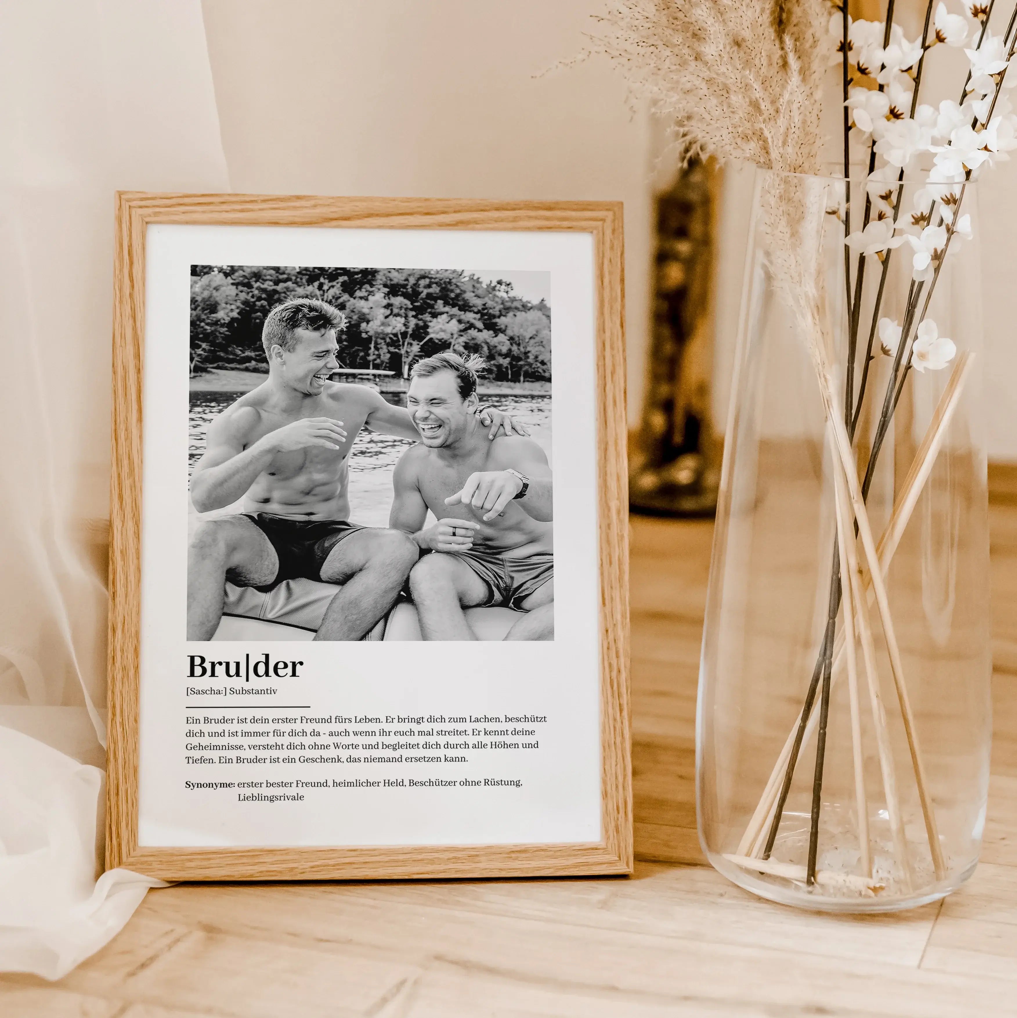 Bruder Definition Poster mit Foto-Personalisiertes Poster-famprints-Suchst du ein einzigartiges Geschenk für deinen Bruder? Unser Bruder Definition Poster mit Foto ist genau das Richtige! Dieses liebevoll gestaltete Poster zeigt auf besondere Weise, wie d